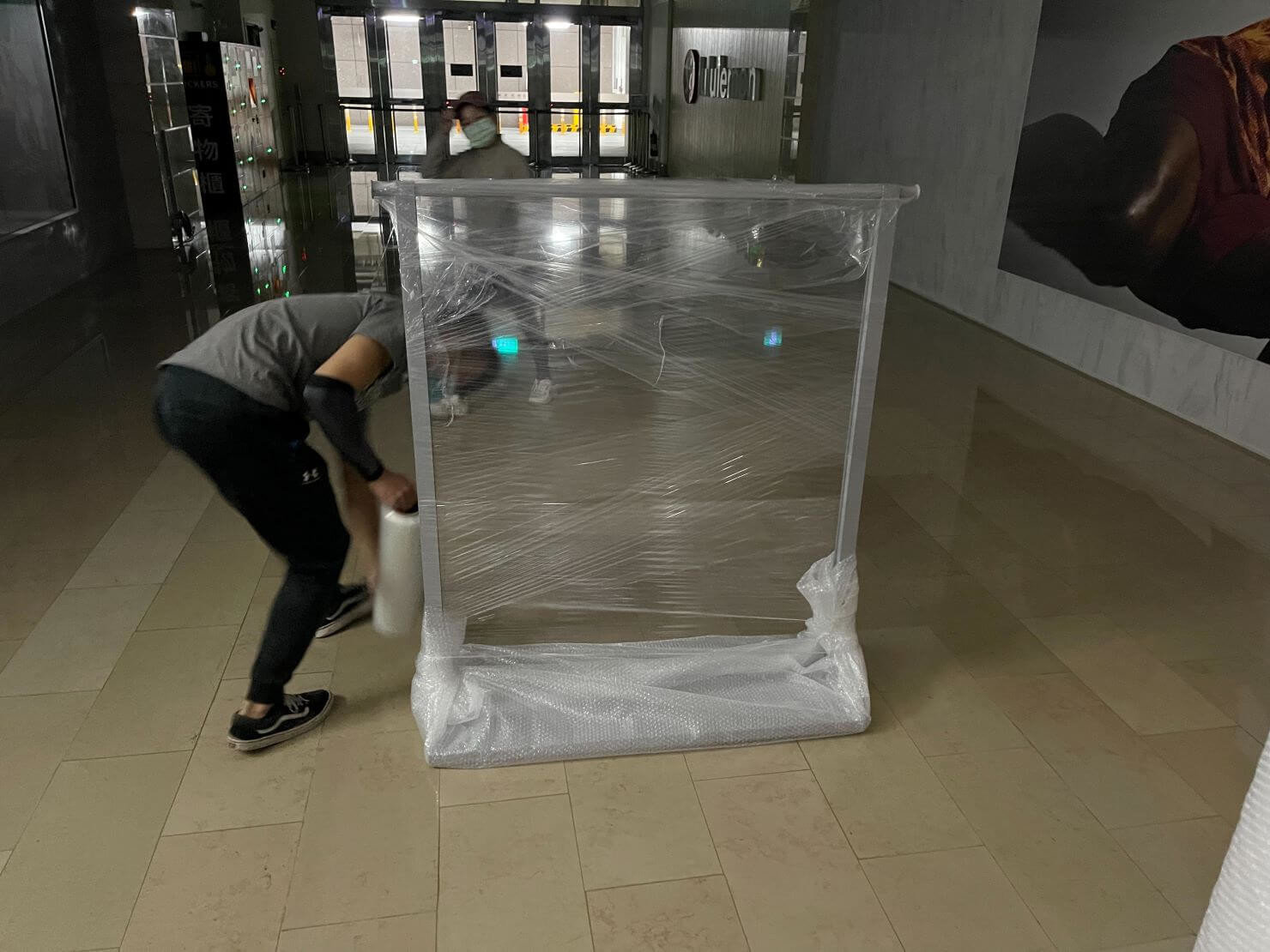 【榮福搬家】百貨倉儲暫放精緻包裝、百貨撤櫃、展示架搬運、中島雙排架搬運、服裝店展示架搬運、落地是掛衣架搬運,服飾店模特兒搬運、品牌大型公仔搬運、海外公仔搬運、公仔精緻包裝、模型精緻包裝,台北搬家公司推薦:大台北搬家,精緻包裝搬運「細膩包裝、專業搬運、用心服務、以客為尊」是榮福搬家公司的宗旨與精神。歡迎立即來電02-2651-2727專人服務。 【榮福搬家】百貨倉儲暫放精緻包裝、百貨撤櫃、展示架搬運、中島雙排架搬運、服裝店展示架搬運、落地是掛衣架搬運,服飾店模特兒搬運、品牌大型公仔搬運、海外公仔搬運、公仔精緻包裝、模型精緻包裝,台北搬家公司推薦:大台北搬家,精緻包裝搬運「細膩包裝、專業搬運、用心服務、以客為尊」是榮福搬家公司的宗旨與精神。歡迎立即來電02-2651-2727專人服務。