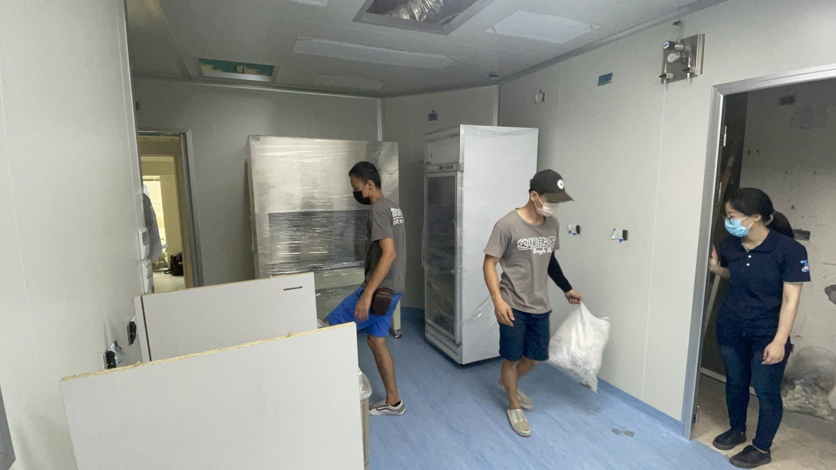 特殊重物搬運、專搬重物、特殊搬運、搬生醫設備【榮福搬家公司】搬披薩窯、精搬金庫、搬保險櫃、鋼琴搬運、按摩椅搬運、搬醫療床、電動床搬運、精搬魚缸、搬魚缸、跨縣市搬家、搬工計時、人工搬運、搬直立式冷凍櫃、搬超低溫冰箱、負86度超低溫冰箱搬運、營業用冰箱搬運、搬機械設備、各式機台搬運、精密儀器、臥室工作檯冰箱、實驗室設備、廚房大型設備搬運、搬營業用製冰機、烘焙設備搬運、搬營業用烤箱、廠房遷移、店面搬遷,實驗室搬遷、搬家首選、吊車吊掛搬運、吊家具搬運、台北搬家公司推薦:大台北搬家,精緻包裝搬運「細膩包裝、專業搬運、用心服務、以客為尊」是榮福搬家公司的宗旨與精神。歡迎立即來電02-2651-2727專人服務。 特殊重物搬運、專搬重物、特殊搬運、搬生醫設備【榮福搬家公司】搬披薩窯、精搬金庫、搬保險櫃、鋼琴搬運、按摩椅搬運、搬醫療床、電動床搬運、精搬魚缸、搬魚缸、跨縣市搬家、搬工計時、人工搬運、搬直立式冷凍櫃、搬超低溫冰箱、負86度超低溫冰箱搬運、營業用冰箱搬運、搬機械設備、各式機台搬運、精密儀器、臥室工作檯冰箱、實驗室設備、廚房大型設備搬運、搬營業用製冰機、烘焙設備搬運、搬營業用烤箱、廠房遷移、店面搬遷,實驗室搬遷、搬家首選、吊車吊掛搬運、吊家具搬運、台北搬家公司推薦:大台北搬家,精緻包裝搬運「細膩包裝、專業搬運、用心服務、以客為尊」是榮福搬家公司的宗旨與精神。歡迎立即來電02-2651-2727專人服務。