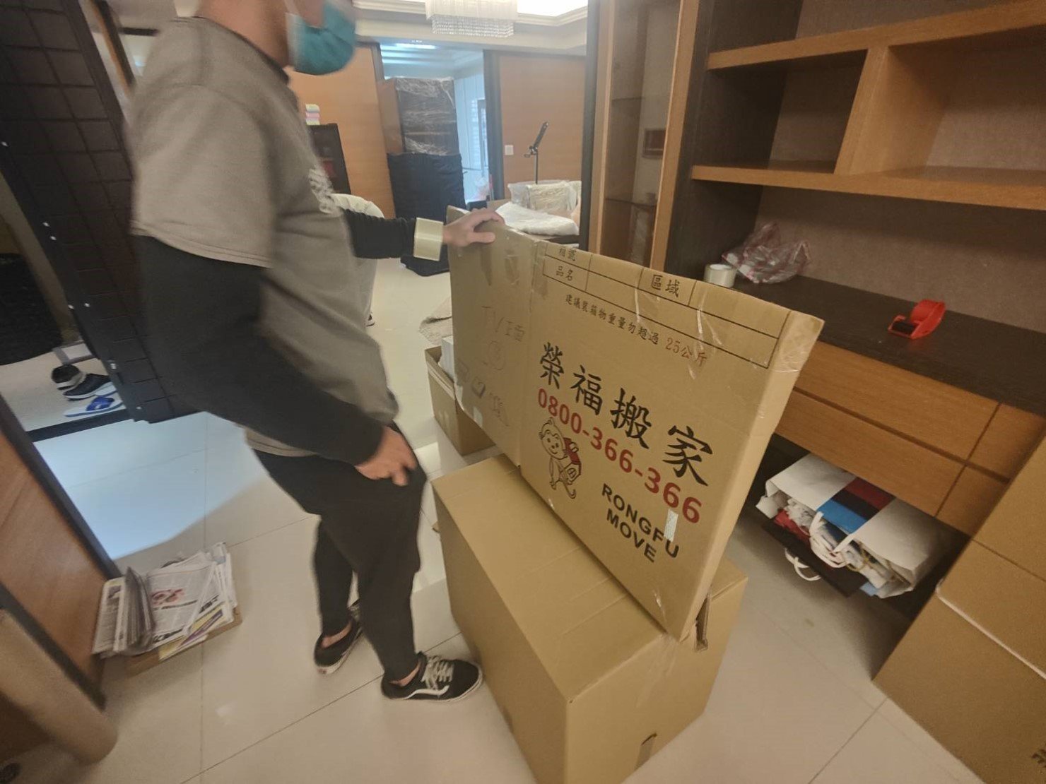 專人到府打包、尺寸較大家具以樓梯搬運作業、歐美規格沙發以樓梯搬運、搬家公司推薦、新北搬家公司推薦【榮福搬家公司】基隆搬家、南港搬家、桃園搬家公司推薦、家庭搬家、精緻搬家、精緻包裝、打包裝箱、跨縣市搬家、貴重家具精緻包裝、人工搬運、搬家具、白土報紙、搬家首選、搬家紙箱、氣泡捲、膠膜、黃色透明膠帶、大型家具搬運、台北搬家公司推薦:大台北搬家,精緻包裝搬運「細膩包裝、專業搬運、用心服務、以客為尊」是榮福搬家公司的宗旨與精神。歡迎立即來電02-2651-2727專人服務。 專人到府打包、尺寸較大家具以樓梯搬運作業、歐美規格沙發以樓梯搬運、搬家公司推薦、新北搬家公司推薦【榮福搬家公司】基隆搬家、南港搬家、桃園搬家公司推薦、家庭搬家、精緻搬家、精緻包裝、打包裝箱、跨縣市搬家、貴重家具精緻包裝、人工搬運、搬家具、白土報紙、搬家首選、搬家紙箱、氣泡捲、膠膜、黃色透明膠帶、大型家具搬運、台北搬家公司推薦:大台北搬家,精緻包裝搬運「細膩包裝、專業搬運、用心服務、以客為尊」是榮福搬家公司的宗旨與精神。歡迎立即來電02-2651-2727專人服務。
