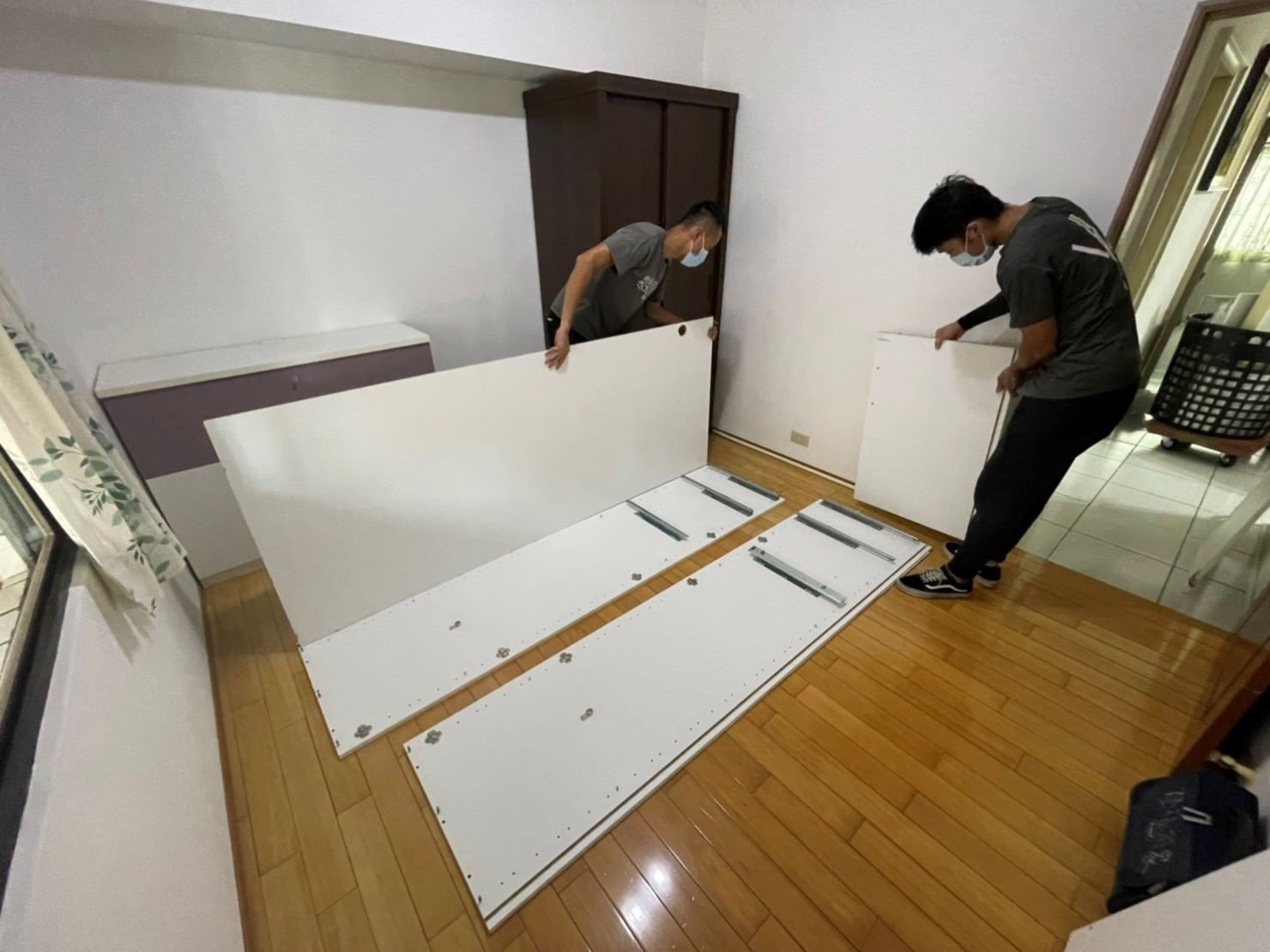 【榮福搬家公司】搬家首選、搬家公司推薦:IKEA、宜得利、B&Q等系統式家具拆裝找專業的榮福搬家就對了。優質搬家,包裝搬運「細膩包裝、專業搬運、用心服務、以客為尊」是榮福搬家公司的宗旨與精神。歡迎立即來電02-2651-2727專人服務。 【榮福搬家公司】搬家首選、搬家公司推薦:IKEA、宜得利、B&Q等系統式家具拆裝找專業的榮福搬家就對了。優質搬家,包裝搬運「細膩包裝、專業搬運、用心服務、以客為尊」是榮福搬家公司的宗旨與精神。歡迎立即來電02-2651-2727專人服務。