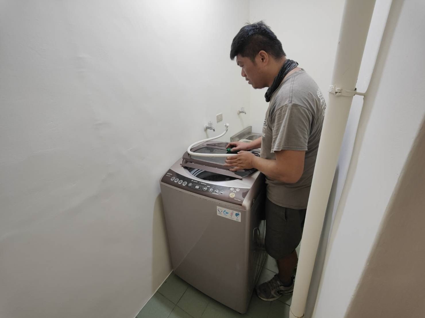 家公司推薦、新北搬家推薦【榮福搬家公司】南港搬家、桃園搬家公司推薦、台北搬家公司推薦、大型家具搬運、搬家具、冰箱搬運、基隆搬家、搬家電、大型家電搬運、床墊搬運、搬家車、家庭搬家、搬工、搬運、搬家紙箱、跨縣市搬家、單件家具運送、搬家估價、搬家首選,搬家達人,吊掛搬運、吊家具搬運、台北搬家公司推薦:大台北搬家,精緻包裝搬運「細膩包裝、專業搬運、用心服務、以客為尊」是榮福搬家公司的宗旨與精神。歡迎立即來電02-2651-2727專人服務。 家公司推薦、新北搬家推薦【榮福搬家公司】南港搬家、桃園搬家公司推薦、台北搬家公司推薦、大型家具搬運、搬家具、冰箱搬運、基隆搬家、搬家電、大型家電搬運、床墊搬運、搬家車、家庭搬家、搬工、搬運、搬家紙箱、跨縣市搬家、單件家具運送、搬家估價、搬家首選,搬家達人,吊掛搬運、吊家具搬運、台北搬家公司推薦:大台北搬家,精緻包裝搬運「細膩包裝、專業搬運、用心服務、以客為尊」是榮福搬家公司的宗旨與精神。歡迎立即來電02-2651-2727專人服務。