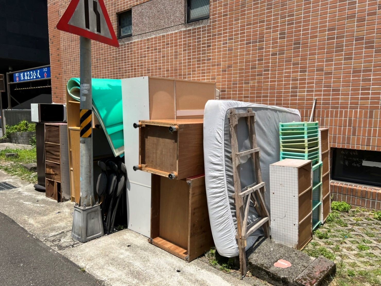 新北市垃圾清運、台北垃圾清運、不要的家具怎麼辦、搬家公司推薦、新北搬家推薦【榮福搬家公司】南港搬家、桃園搬家公司推薦、桃園大型垃圾、台北搬家公司推薦、租屋族、套房、雅房、房東、房東最愛、搬垃圾處理、家庭廢棄物清運、廢棄物處理、搬運廢棄物、家具垃圾處理、清運、搬家具、冰箱搬運、基隆搬家、大型家電回收清運、床墊搬運、搬衣櫃、大型家具丟棄、搬公司行號、家庭垃圾清運公司、清垃圾、廢棄家具處理、廢棄家具清運、搬家車,針對顧客都秉持以用心實在專業搬家技巧,搬家實在用心值得您的信賴與選擇。歡迎來電咨詢02-2651-2727,榮福搬家有專員立即為您服務。 新北市垃圾清運、台北垃圾清運、不要的家具怎麼辦、搬家公司推薦、新北搬家推薦【榮福搬家公司】南港搬家、桃園搬家公司推薦、桃園大型垃圾、台北搬家公司推薦、租屋族、套房、雅房、房東、房東最愛、搬垃圾處理、家庭廢棄物清運、廢棄物處理、搬運廢棄物、家具垃圾處理、清運、搬家具、冰箱搬運、基隆搬家、大型家電回收清運、床墊搬運、搬衣櫃、大型家具丟棄、搬公司行號、家庭垃圾清運公司、清垃圾、廢棄家具處理、廢棄家具清運、搬家車,針對顧客都秉持以用心實在專業搬家技巧,搬家實在用心值得您的信賴與選擇。歡迎來電咨詢02-2651-2727,榮福搬家有專員立即為您服務。