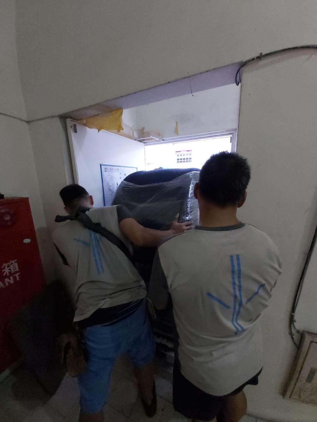 特殊搬運、搬重物【榮福搬家】醫療器材、醫療設備搬運、斷層掃苗儀器搬運、搬單一物件、南港搬家、桃園搬家公司推薦、新北搬家公司推薦、可配合醫院搬運、生技科學儀器搬運、海關箱待拆、醫療儀器專業搬運、廠房遷移、公司行號搬、專搬重物、搬工服務、人力搬運,針對顧客都秉持以用心實在專業搬家技巧,搬家實在用心值得您的信賴與選擇。歡迎來電咨詢02-2651-2727,榮福搬家有專員立即為您服務。 特殊搬運、搬重物【榮福搬家】醫療器材、醫療設備搬運、斷層掃苗儀器搬運、搬單一物件、南港搬家、桃園搬家公司推薦、新北搬家公司推薦、可配合醫院搬運、生技科學儀器搬運、海關箱待拆、醫療儀器專業搬運、廠房遷移、公司行號搬、專搬重物、搬工服務、人力搬運,針對顧客都秉持以用心實在專業搬家技巧,搬家實在用心值得您的信賴與選擇。歡迎來電咨詢02-2651-2727,榮福搬家有專員立即為您服務。