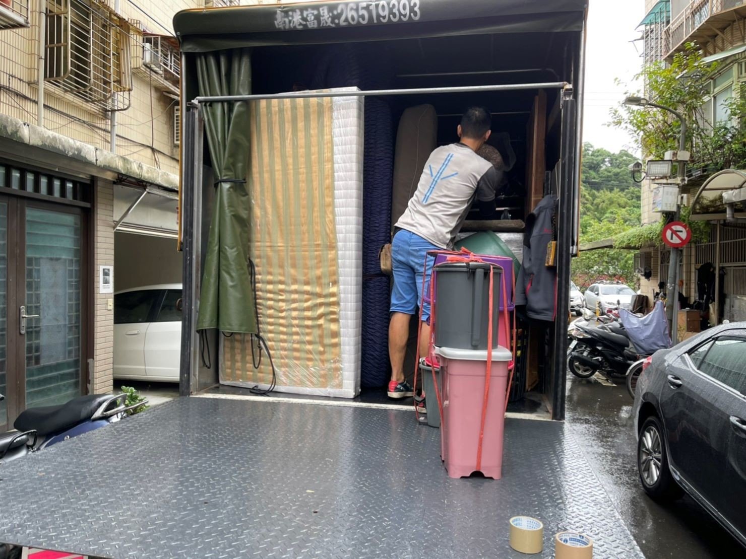 搬家公司推薦、新北搬家推薦【榮福搬家公司】南港搬家、桃園搬家公司推薦、台北搬家公司推薦、搬家具、冰箱搬運、基隆搬家、搬家電、床墊搬運、搬公司行號、家庭搬家、搬鋼琴、搬工、搬運、搬家紙箱、跨縣市搬家、家具搬運、搬冰箱、搬床墊、搬家車、搬家、搬家估價、搬家首選、搬遷,針對顧客都秉持以用心實在專業搬家技巧,搬家實在用心值得您的信賴與選擇。歡迎來電咨詢02-2651-2727,榮福搬家有專員立即為您服務。 搬家公司推薦、新北搬家推薦【榮福搬家公司】南港搬家、桃園搬家公司推薦、台北搬家公司推薦、搬家具、冰箱搬運、基隆搬家、搬家電、床墊搬運、搬公司行號、家庭搬家、搬鋼琴、搬工、搬運、搬家紙箱、跨縣市搬家、家具搬運、搬冰箱、搬床墊、搬家車、搬家、搬家估價、搬家首選、搬遷,針對顧客都秉持以用心實在專業搬家技巧,搬家實在用心值得您的信賴與選擇。歡迎來電咨詢02-2651-2727,榮福搬家有專員立即為您服務。