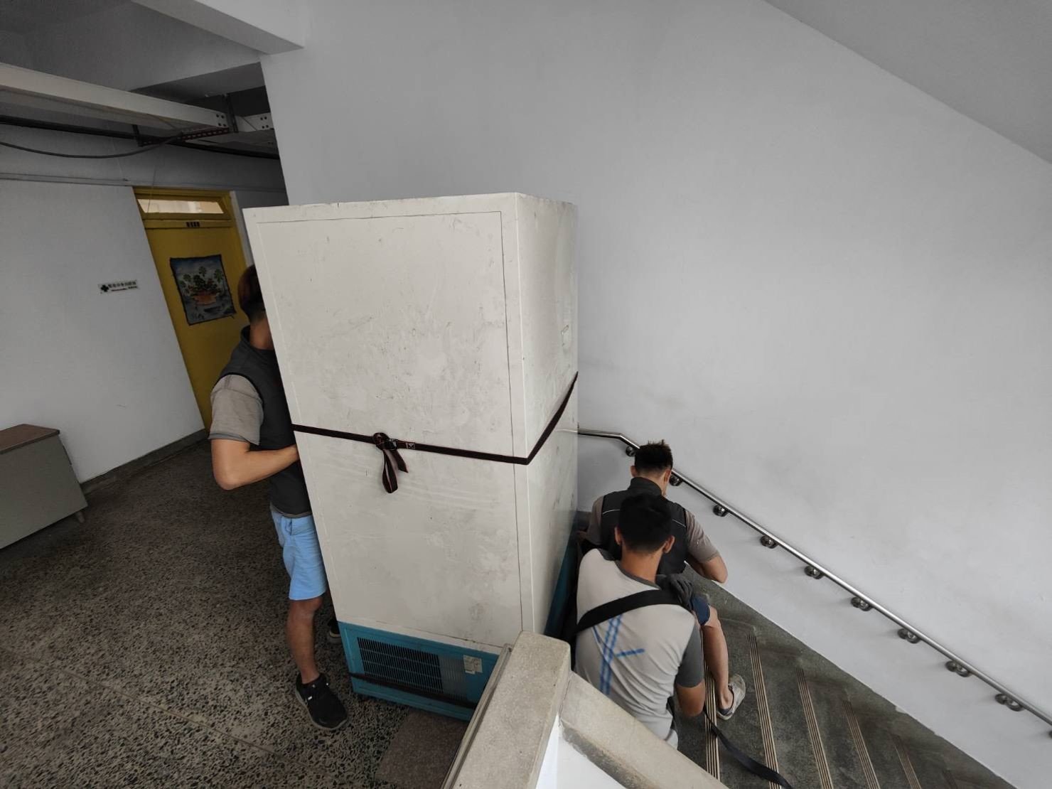 專搬生醫設備、搬精密儀器、實驗室冷凍櫃搬運、生技實驗設備、台北搬實驗設備、南港搬實驗設備、新北搬實驗設備、雙北搬實驗設備、汐止搬實驗設備、中永和搬實驗設備、板橋搬實驗設備、五股搬實驗設備、基隆搬實驗設備、桃園搬實驗設備、搬生醫設備推薦【榮福搬家】擁有各式各樣特殊重物搬運的經驗,不斷更新搬運資訊、提升搬運技巧,特殊重物搬運唯一首選榮福搬家公司。 專搬生醫設備、搬精密儀器、實驗室冷凍櫃搬運、生技實驗設備、台北搬實驗設備、南港搬實驗設備、新北搬實驗設備、雙北搬實驗設備、汐止搬實驗設備、中永和搬實驗設備、板橋搬實驗設備、五股搬實驗設備、基隆搬實驗設備、桃園搬實驗設備、搬生醫設備推薦【榮福搬家】擁有各式各樣特殊重物搬運的經驗,不斷更新搬運資訊、提升搬運技巧,特殊重物搬運唯一首選榮福搬家公司。
