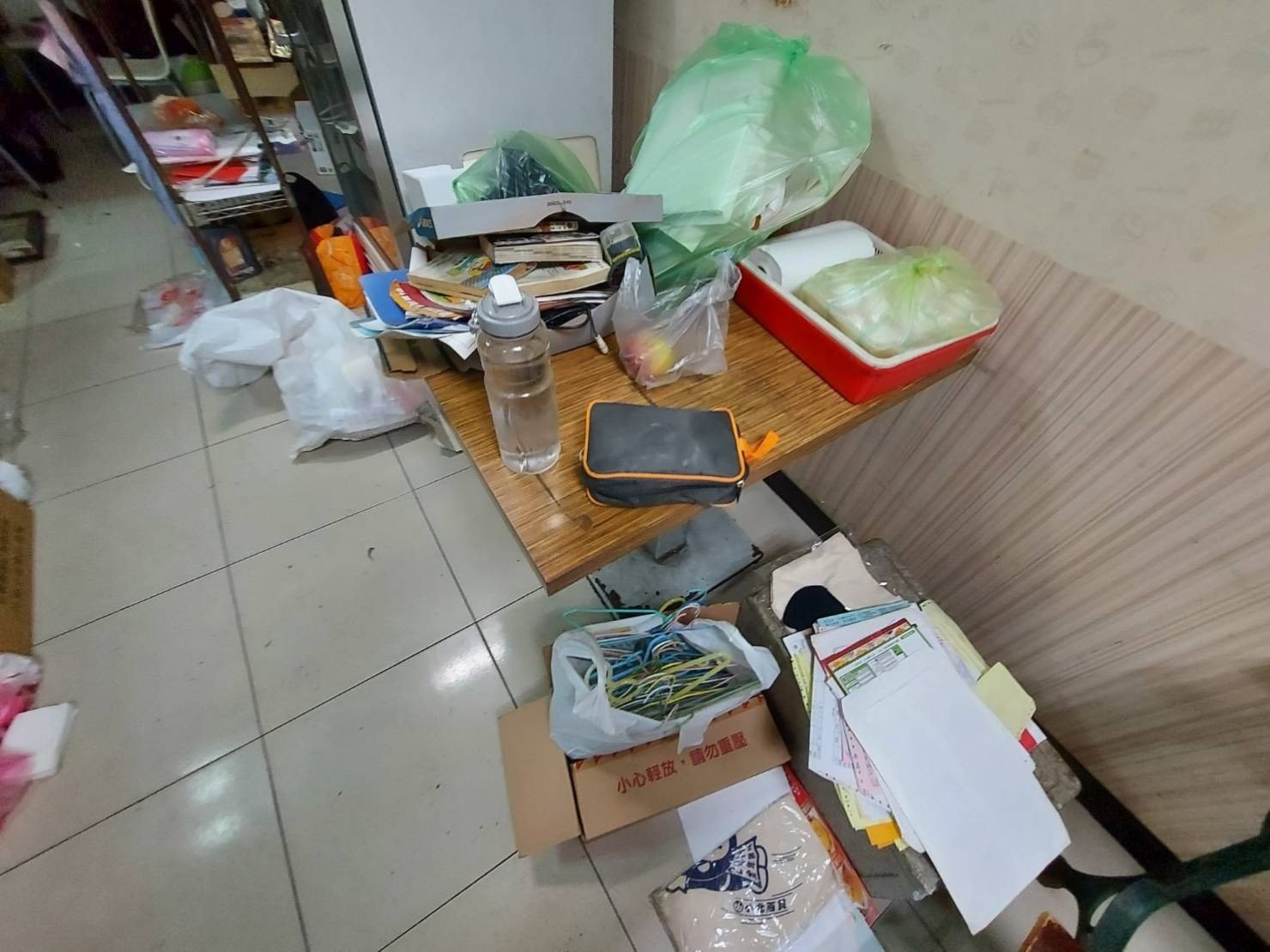 搬家公司推薦、新北搬家推薦【榮福搬家公司】南港搬家、桃園搬家公司推薦、台北搬家公司推薦、搬垃圾處理、廢棄物清運、廢棄物處理、搬運廢棄物、家具垃圾處理、營業用冰箱廢棄、早餐店吧台清運廢棄、臥室冰箱清運廢棄、清運、搬家具、冰箱搬運、基隆搬家、搬家電、床墊搬運、搬衣櫃、搬大型家具、搬公司行號、家庭搬家、搬鋼琴、搬工計時、人工搬運、搬運、搬家紙箱,針對顧客都秉持以用心實在專業搬家技巧,搬家實在用心值得您的信賴與選擇。歡迎來電咨詢02-2651-2727,榮福搬家有專員立即為您服務。 搬家公司推薦、新北搬家推薦【榮福搬家公司】南港搬家、桃園搬家公司推薦、台北搬家公司推薦、搬垃圾處理、廢棄物清運、廢棄物處理、搬運廢棄物、家具垃圾處理、營業用冰箱廢棄、早餐店吧台清運廢棄、臥室冰箱清運廢棄、清運、搬家具、冰箱搬運、基隆搬家、搬家電、床墊搬運、搬衣櫃、搬大型家具、搬公司行號、家庭搬家、搬鋼琴、搬工計時、人工搬運、搬運、搬家紙箱,針對顧客都秉持以用心實在專業搬家技巧,搬家實在用心值得您的信賴與選擇。歡迎來電咨詢02-2651-2727,榮福搬家有專員立即為您服務。