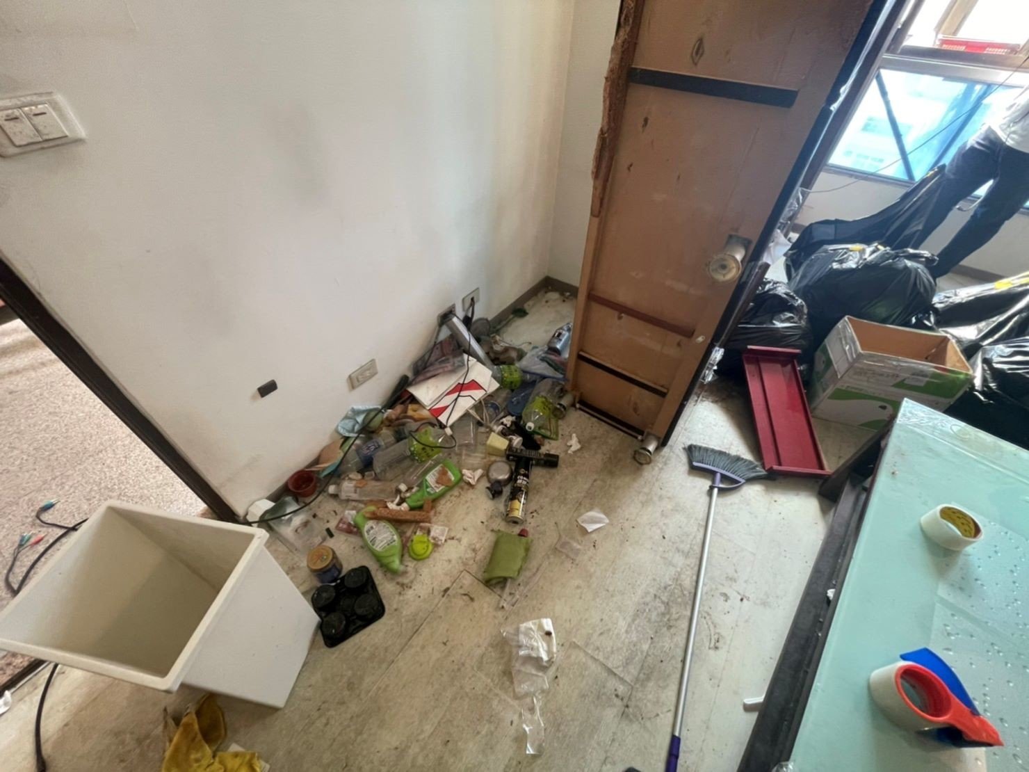 新北市垃圾清運、台北垃圾清運、不要的家具怎麼辦、搬家公司推薦、新北搬家推薦【榮福搬家公司】南港搬家、桃園搬家公司推薦、桃園大型垃圾、台北搬家公司推薦、租屋族、套房、雅房、房東、房東最愛、搬垃圾處理、家庭廢棄物清運、廢棄物處理、搬運廢棄物、家具垃圾處理、清運、搬家具、冰箱搬運、基隆搬家、大型家電回收清運、床墊搬運、搬衣櫃、大型家具丟棄、搬公司行號、家庭垃圾清運公司、清垃圾、廢棄家具處理、廢棄家具清運、搬家車,針對顧客都秉持以用心實在專業搬家技巧,搬家實在用心值得您的信賴與選擇。歡迎來電咨詢02-2651-2727,榮福搬家有專員立即為您服務。 新北市垃圾清運、台北垃圾清運、不要的家具怎麼辦、搬家公司推薦、新北搬家推薦【榮福搬家公司】南港搬家、桃園搬家公司推薦、桃園大型垃圾、台北搬家公司推薦、租屋族、套房、雅房、房東、房東最愛、搬垃圾處理、家庭廢棄物清運、廢棄物處理、搬運廢棄物、家具垃圾處理、清運、搬家具、冰箱搬運、基隆搬家、大型家電回收清運、床墊搬運、搬衣櫃、大型家具丟棄、搬公司行號、家庭垃圾清運公司、清垃圾、廢棄家具處理、廢棄家具清運、搬家車,針對顧客都秉持以用心實在專業搬家技巧,搬家實在用心值得您的信賴與選擇。歡迎來電咨詢02-2651-2727,榮福搬家有專員立即為您服務。