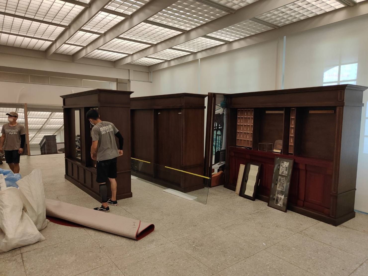 搬家公司推薦、台北搬家推薦【榮福搬家公司】南港搬家、桃園搬家公司推薦、新北搬家公司推薦、博物館搬遷、展覽館搬遷、企業搬運服務、政府機關搬遷、百貨專櫃遷移、學校單位搬遷、精緻包裝、廢棄物處理、搬工服務、人力搬運,針對顧客都秉持以用心實在專業搬家技巧,搬家實在用心值得您的信賴與選擇。歡迎來電咨詢02-2651-2727,榮福搬家有專員立即為您服務。 搬家公司推薦、台北搬家推薦【榮福搬家公司】南港搬家、桃園搬家公司推薦、新北搬家公司推薦、博物館搬遷、展覽館搬遷、企業搬運服務、政府機關搬遷、百貨專櫃遷移、學校單位搬遷、精緻包裝、廢棄物處理、搬工服務、人力搬運,針對顧客都秉持以用心實在專業搬家技巧,搬家實在用心值得您的信賴與選擇。歡迎來電咨詢02-2651-2727,榮福搬家有專員立即為您服務。