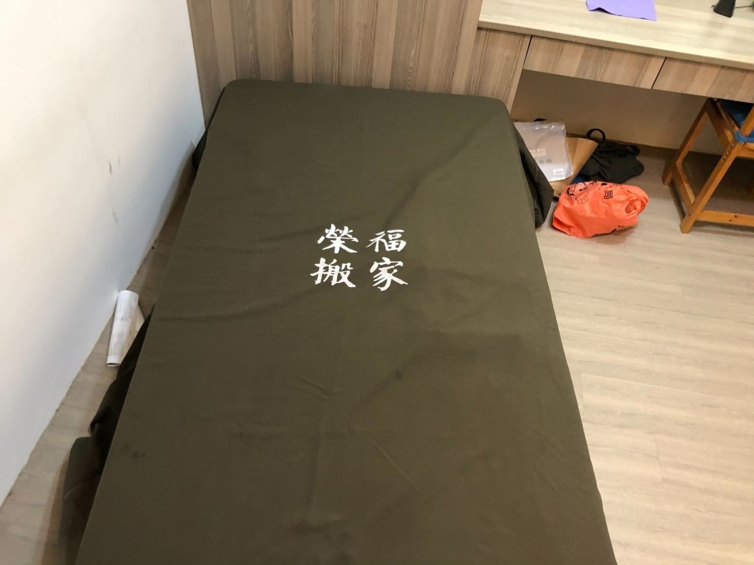 搬家公司推薦【榮福搬家公司】精搬魚缸、跨縣搬家、搬床墊、搬冰箱、搬家具、搬家首選、吊掛搬運、吊家具搬運、台北搬家公司推薦:大台北搬家,精緻包裝搬運「細膩包裝、專業搬運、用心服務、以客為尊」是榮福搬家公司的宗旨與精神。歡迎立即來電02-2651-2727專人服務。 搬家公司推薦【榮福搬家公司】精搬魚缸、跨縣搬家、搬床墊、搬冰箱、搬家具、搬家首選、吊掛搬運、吊家具搬運、台北搬家公司推薦:大台北搬家,精緻包裝搬運「細膩包裝、專業搬運、用心服務、以客為尊」是榮福搬家公司的宗旨與精神。歡迎立即來電02-2651-2727專人服務。