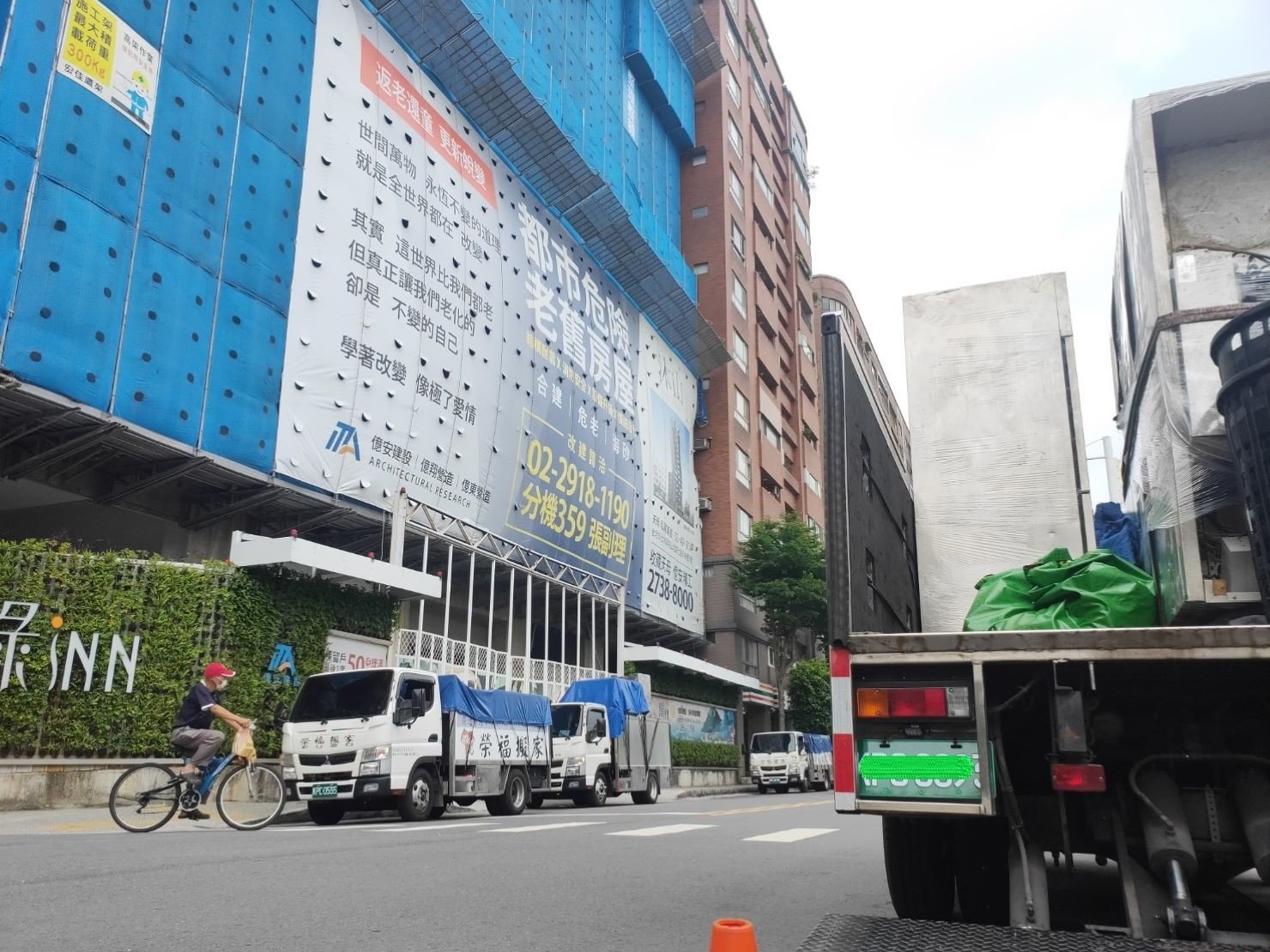 店面搬遷、搬家公司推薦、台北搬家推薦【榮福搬家公司】搬生財器具、搬冷凍櫃、搬冷藏冰箱、大型爐台搬運、搬窯烤爐、搬營業用蒸烤箱、南港搬家、桃園搬家公司推薦、新北搬家公司推薦、百貨公司進撤櫃、專櫃進撤櫃、企業搬運服務、搬公司行號、廠房遷移、搬精密儀器、公司行號搬遷、政府機關搬遷、百貨專櫃遷移、學校單位搬遷、大型設備搬遷、搬大型廚房設備、中央廚房搬遷、搬營業用冰箱、搬營業用製冰機、三層營業用烤箱搬運、搬工作檯冰箱、搬工計時、搬工服務、人力搬運,針對顧客都秉持以用心實在專業搬家技巧,搬家實在用心值得您的信賴與選擇。歡迎來電咨詢02-2651-2727,榮福搬家有專員立即為您服務。 店面搬遷、搬家公司推薦、台北搬家推薦【榮福搬家公司】搬生財器具、搬冷凍櫃、搬冷藏冰箱、大型爐台搬運、搬窯烤爐、搬營業用蒸烤箱、南港搬家、桃園搬家公司推薦、新北搬家公司推薦、百貨公司進撤櫃、專櫃進撤櫃、企業搬運服務、搬公司行號、廠房遷移、搬精密儀器、公司行號搬遷、政府機關搬遷、百貨專櫃遷移、學校單位搬遷、大型設備搬遷、搬大型廚房設備、中央廚房搬遷、搬營業用冰箱、搬營業用製冰機、三層營業用烤箱搬運、搬工作檯冰箱、搬工計時、搬工服務、人力搬運,針對顧客都秉持以用心實在專業搬家技巧,搬家實在用心值得您的信賴與選擇。歡迎來電咨詢02-2651-2727,榮福搬家有專員立即為您服務。