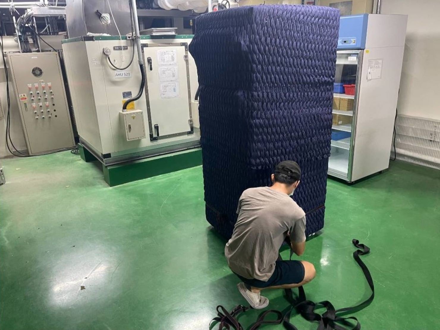 特殊重物搬運、專搬重物、特殊搬運、搬生醫設備【榮福搬家公司】搬披薩窯、精搬金庫、搬保險櫃、鋼琴搬運、按摩椅搬運、搬醫療床、電動床搬運、精搬魚缸、搬魚缸、跨縣市搬家、搬工計時、人工搬運、搬直立式冷凍櫃、搬超低溫冰箱、負86度超低溫冰箱搬運、營業用冰箱搬運、搬機械設備、各式機台搬運、精密儀器、臥室工作檯冰箱、實驗室設備、廚房大型設備搬運、搬營業用製冰機、烘焙設備搬運、搬營業用烤箱、廠房遷移、店面搬遷,實驗室搬遷、搬家首選、吊車吊掛搬運、吊家具搬運、台北搬家公司推薦:大台北搬家,精緻包裝搬運「細膩包裝、專業搬運、用心服務、以客為尊」是榮福搬家公司的宗旨與精神。歡迎立即來電02-2651-2727專人服務。 特殊重物搬運、專搬重物、特殊搬運、搬生醫設備【榮福搬家公司】搬披薩窯、精搬金庫、搬保險櫃、鋼琴搬運、按摩椅搬運、搬醫療床、電動床搬運、精搬魚缸、搬魚缸、跨縣市搬家、搬工計時、人工搬運、搬直立式冷凍櫃、搬超低溫冰箱、負86度超低溫冰箱搬運、營業用冰箱搬運、搬機械設備、各式機台搬運、精密儀器、臥室工作檯冰箱、實驗室設備、廚房大型設備搬運、搬營業用製冰機、烘焙設備搬運、搬營業用烤箱、廠房遷移、店面搬遷,實驗室搬遷、搬家首選、吊車吊掛搬運、吊家具搬運、台北搬家公司推薦:大台北搬家,精緻包裝搬運「細膩包裝、專業搬運、用心服務、以客為尊」是榮福搬家公司的宗旨與精神。歡迎立即來電02-2651-2727專人服務。