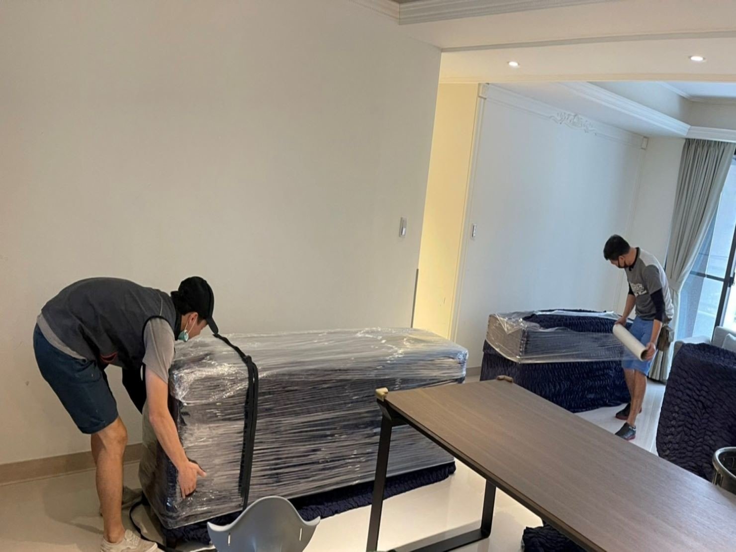 搬家公司推薦、台北搬家公司推薦【榮福搬家公司】南港搬家、桃園搬家公司推薦、新北搬家推薦、搬家具、冰箱搬運、基隆搬家、搬大型家電、床墊搬運、搬公司行號、家庭搬家、搬鋼琴、搬家首選、搬家達人、大型家具搬運、搬工、搬運、搬家紙箱、大型家具搬運、跨縣市搬家、單件家具運送、搬家車、搬家估價,針對顧客都秉持以用心實在專業搬家技巧,搬家實在用心值得您的信賴與選擇。歡迎來電咨詢02-2651-2727,榮福搬家有專員立即為您服務。 搬家公司推薦、台北搬家公司推薦【榮福搬家公司】南港搬家、桃園搬家公司推薦、新北搬家推薦、搬家具、冰箱搬運、基隆搬家、搬大型家電、床墊搬運、搬公司行號、家庭搬家、搬鋼琴、搬家首選、搬家達人、大型家具搬運、搬工、搬運、搬家紙箱、大型家具搬運、跨縣市搬家、單件家具運送、搬家車、搬家估價,針對顧客都秉持以用心實在專業搬家技巧,搬家實在用心值得您的信賴與選擇。歡迎來電咨詢02-2651-2727,榮福搬家有專員立即為您服務。
