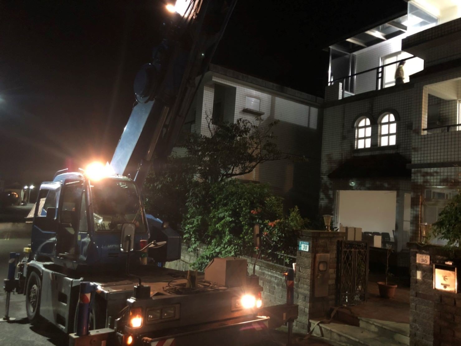 新北搬家公司【榮福搬家公司】台北搬家、值得您的推薦:佛像、佛塔、佛具、法器包裝與搬運也是以最高品質來做服務連同配合吊掛服務作業進行也是一流。搬運至新址1樓至3樓晚間也是需配合吊掛服務。 新北搬家公司【榮福搬家公司】台北搬家、值得您的推薦:佛像、佛塔、佛具、法器包裝與搬運也是以最高品質來做服務連同配合吊掛服務作業進行也是一流。搬運至新址1樓至3樓晚間也是需配合吊掛服務。
