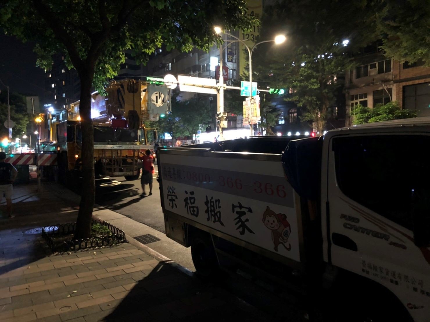 特殊搬運、搬重物【榮福搬家公司】精緻包裝鋼琴、演奏鋼琴、三角鋼琴、鋼琴搬運、音樂廳平台式鋼琴搬運、演奏會平台式鋼琴搬運、飯店平台式鋼琴搬運、跨縣市搬鋼琴、鋼琴室內移動、搬鋼琴首選、鋼琴吊掛搬運、專搬重物、搬重物技巧、新北鋼琴搬運公司推薦、大台北鋼琴搬運公司、桃園鋼琴搬運公司、新竹鋼琴搬運公司、台北搬家公司推薦:大台北搬家,精緻包裝搬運「細膩包裝、專業搬運、用心服務、以客為尊」是榮福搬家公司的宗旨與精神。歡迎立即來電02-2651-2727專人服務。 特殊搬運、搬重物【榮福搬家公司】精緻包裝鋼琴、演奏鋼琴、三角鋼琴、鋼琴搬運、音樂廳平台式鋼琴搬運、演奏會平台式鋼琴搬運、飯店平台式鋼琴搬運、跨縣市搬鋼琴、鋼琴室內移動、搬鋼琴首選、鋼琴吊掛搬運、專搬重物、搬重物技巧、新北鋼琴搬運公司推薦、大台北鋼琴搬運公司、桃園鋼琴搬運公司、新竹鋼琴搬運公司、台北搬家公司推薦:大台北搬家,精緻包裝搬運「細膩包裝、專業搬運、用心服務、以客為尊」是榮福搬家公司的宗旨與精神。歡迎立即來電02-2651-2727專人服務。