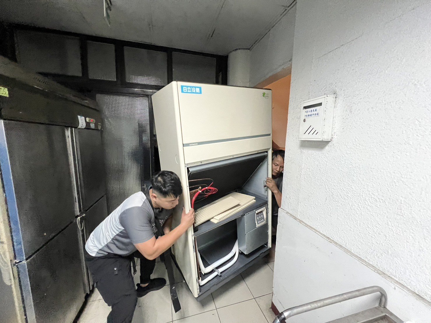 單一件特殊重物,儀器設備搬遷、網路機櫃搬遷、系統機櫃搬遷、光纖機櫃搬遷、不斷電系統搬遷、機房搬遷、搬UPS設備、伺服器設備搬運、搬電池櫃、搬旁路開關、搬重物【榮福搬家公司】、特殊重物搬運、單件重物搬運、專搬重物、企業搬運服務、公司行號搬遷、搬遷、新北搬家公司推薦、搬家公司、汐止機櫃搬運、南港機櫃搬運、中永和機櫃搬運、新店機櫃搬運、內湖機櫃搬運、台北機櫃搬運、林口機櫃搬運、桃園機櫃搬運、桃園搬家公司推薦、台北搬家公司推薦:大台北搬家,精緻包裝搬運「細膩包裝、專業搬運、用心服務、以客為尊」是榮福搬家公司的宗旨與精神。歡迎立即來電02-2651-2727專人服務。 單一件特殊重物,儀器設備搬遷、網路機櫃搬遷、系統機櫃搬遷、光纖機櫃搬遷、不斷電系統搬遷、機房搬遷、搬UPS設備、伺服器設備搬運、搬電池櫃、搬旁路開關、搬重物【榮福搬家公司】、特殊重物搬運、單件重物搬運、專搬重物、企業搬運服務、公司行號搬遷、搬遷、新北搬家公司推薦、搬家公司、汐止機櫃搬運、南港機櫃搬運、中永和機櫃搬運、新店機櫃搬運、內湖機櫃搬運、台北機櫃搬運、林口機櫃搬運、桃園機櫃搬運、桃園搬家公司推薦、台北搬家公司推薦:大台北搬家,精緻包裝搬運「細膩包裝、專業搬運、用心服務、以客為尊」是榮福搬家公司的宗旨與精神。歡迎立即來電02-2651-2727專人服務。