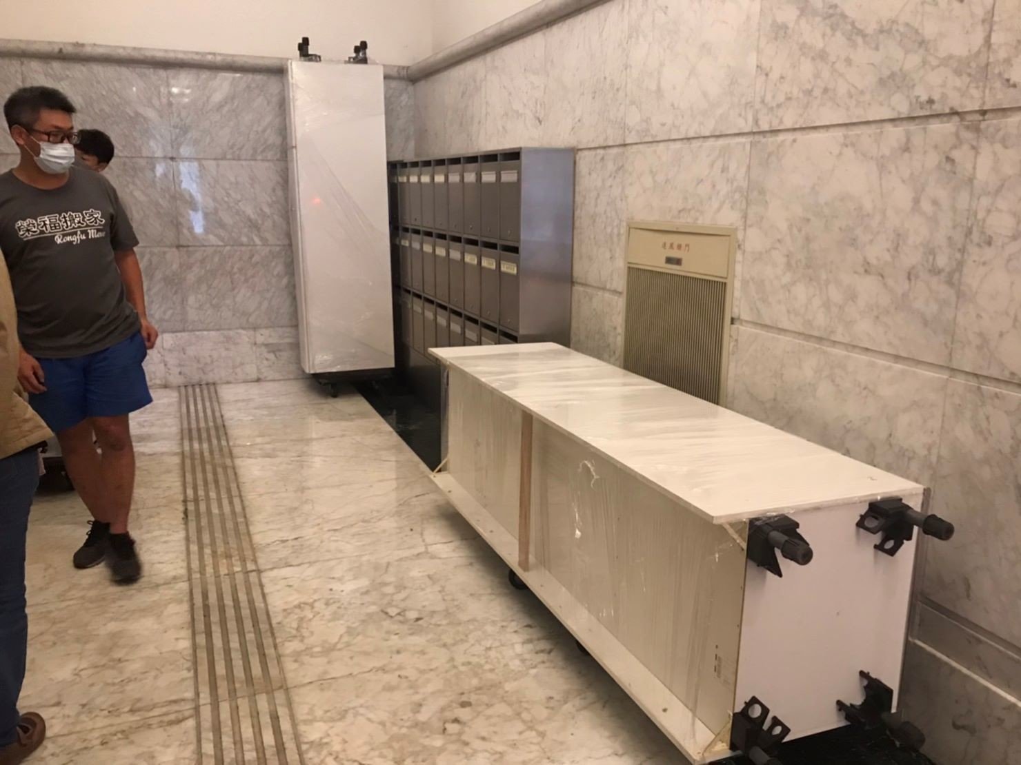 大型家具搬運、搬家具、床墊搬運,歡迎來電咨詢02-2651-2727,榮福搬家有專員立即為您服務。【榮福搬家公司】搬家首選、搬家公司推薦、系統式家具拆裝找專業的榮福搬家就對了。優質搬家,針對顧客都秉持以用心實在專業搬家技巧,搬家實在用心值得您的信賴與選擇。歡迎來電咨詢02-2651-2727,榮福搬家有專員立即為您服務。 大型家具搬運、搬家具、床墊搬運,歡迎來電咨詢02-2651-2727,榮福搬家有專員立即為您服務。【榮福搬家公司】搬家首選、搬家公司推薦、系統式家具拆裝找專業的榮福搬家就對了。優質搬家,針對顧客都秉持以用心實在專業搬家技巧,搬家實在用心值得您的信賴與選擇。歡迎來電咨詢02-2651-2727,榮福搬家有專員立即為您服務。