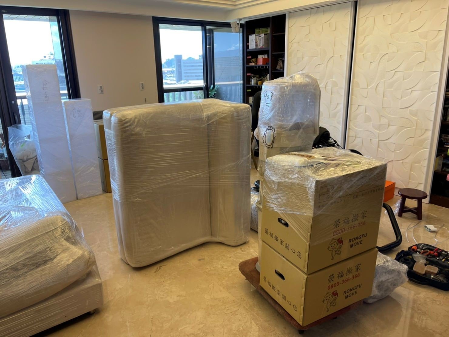 專人打包、搬家公司推薦、新北搬家公司推薦【榮福搬家公司】基隆搬家、南港搬家、桃園搬家公司推薦、懶人搬家,專人包裝,家庭搬家、精緻搬家、精緻包裝、打包裝箱。台北搬家公司推薦:大台北搬家,精緻包裝搬運「細膩包裝、專業搬運、用心服務、以客為尊」是榮福搬家公司的宗旨與精神。歡迎立即來電02-2651-2727專人服務。 專人打包、搬家公司推薦、新北搬家公司推薦【榮福搬家公司】基隆搬家、南港搬家、桃園搬家公司推薦、懶人搬家,專人包裝,家庭搬家、精緻搬家、精緻包裝、打包裝箱。台北搬家公司推薦:大台北搬家,精緻包裝搬運「細膩包裝、專業搬運、用心服務、以客為尊」是榮福搬家公司的宗旨與精神。歡迎立即來電02-2651-2727專人服務。