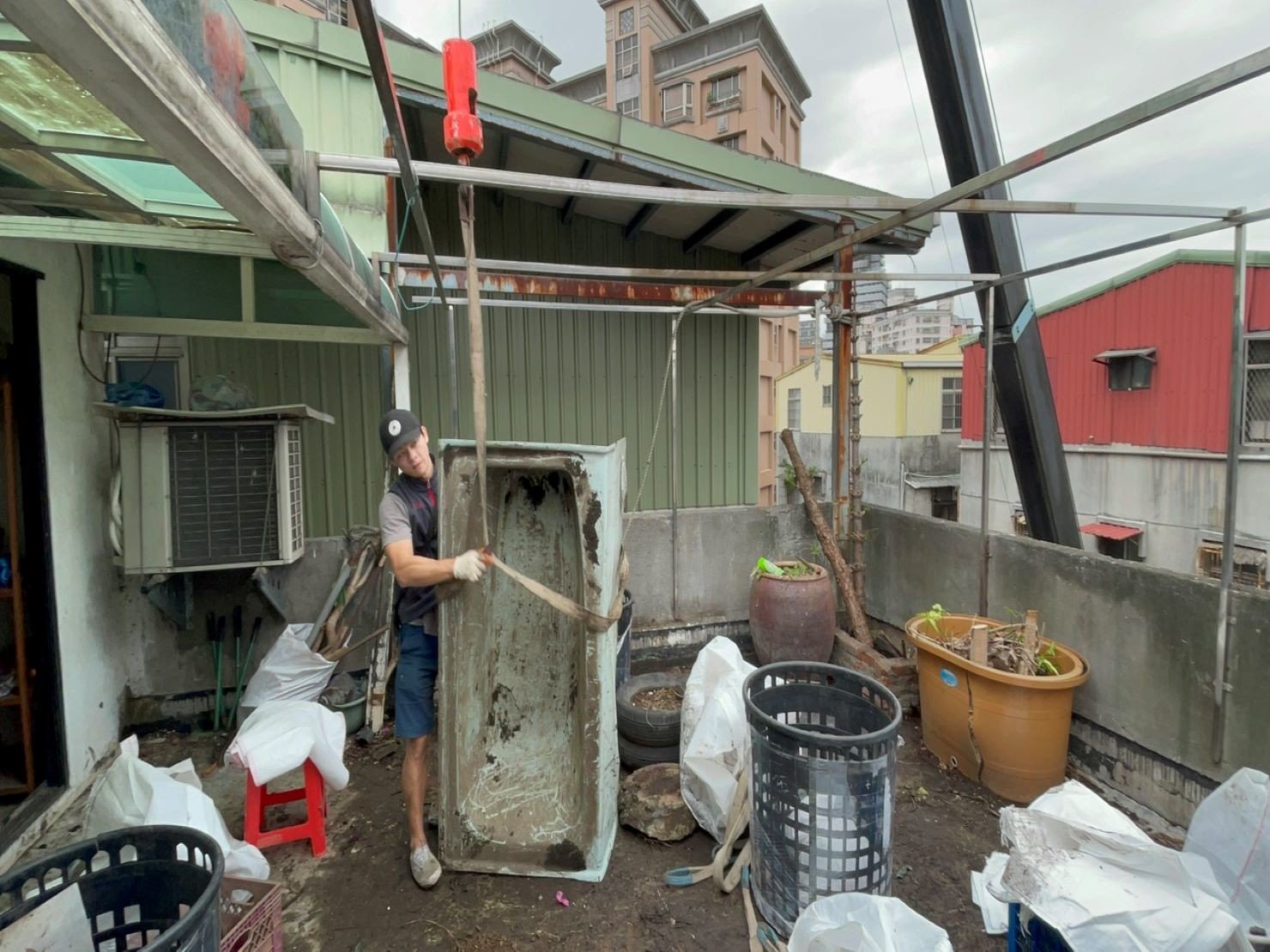 清垃圾、搬家公司推薦、新北搬家公司推薦、搬家首選【榮福搬家公司】南港搬家、桃園搬家公司推薦、台北搬家公司推薦、搬垃圾處理、家庭廢棄物清運、廢棄物處理、搬運廢棄物、家具垃圾處理、清運、大型家具丟棄、冰箱搬運、基隆搬家、大型垃圾清運、床墊搬運、搬衣櫃、搬大型家具、公司行號搬遷、家庭搬家、廢棄家具處理清運、搬工計時、人工搬運、家庭垃圾清運、搬運、垃圾清運價格,針對顧客都秉持以用心實在專業搬家技巧,搬家實在用心值得您的信賴與選擇。歡迎來電咨詢02-2651-2727,榮福搬家有專員立即為您服務。 清垃圾、搬家公司推薦、新北搬家公司推薦、搬家首選【榮福搬家公司】南港搬家、桃園搬家公司推薦、台北搬家公司推薦、搬垃圾處理、家庭廢棄物清運、廢棄物處理、搬運廢棄物、家具垃圾處理、清運、大型家具丟棄、冰箱搬運、基隆搬家、大型垃圾清運、床墊搬運、搬衣櫃、搬大型家具、公司行號搬遷、家庭搬家、廢棄家具處理清運、搬工計時、人工搬運、家庭垃圾清運、搬運、垃圾清運價格,針對顧客都秉持以用心實在專業搬家技巧,搬家實在用心值得您的信賴與選擇。歡迎來電咨詢02-2651-2727,榮福搬家有專員立即為您服務。