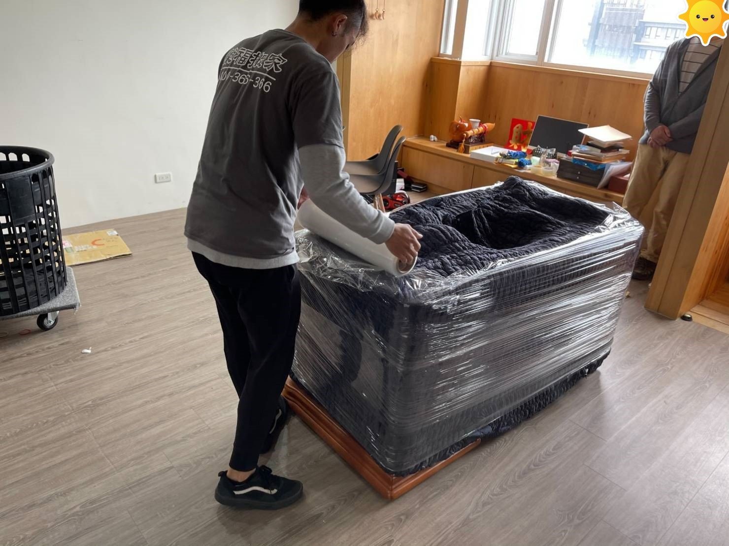 搬家公司好評推薦、搬家首選、搬家公司推薦、新北搬家公司推薦【榮福搬家公司】搬保險櫃、精搬金庫、金庫搬運、南港搬家、桃園搬家公司推薦、台北搬家、搬家具、冰箱搬運、基隆搬家、大型家電搬運、床墊搬運、公司行號搬遷、辦公室遷移、家庭搬家、搬鋼琴、搬工計時、搬工服務、人力搬運、搬運、跨縣市搬家、搬家估價,針對顧客都秉持以用心實在專業搬家技巧,搬家實在用心值得您的信賴與選擇。歡迎來電咨詢02-2651-2727,榮福搬家有專員立即為您服務。 搬家公司好評推薦、搬家首選、搬家公司推薦、新北搬家公司推薦【榮福搬家公司】搬保險櫃、精搬金庫、金庫搬運、南港搬家、桃園搬家公司推薦、台北搬家、搬家具、冰箱搬運、基隆搬家、大型家電搬運、床墊搬運、公司行號搬遷、辦公室遷移、家庭搬家、搬鋼琴、搬工計時、搬工服務、人力搬運、搬運、跨縣市搬家、搬家估價,針對顧客都秉持以用心實在專業搬家技巧,搬家實在用心值得您的信賴與選擇。歡迎來電咨詢02-2651-2727,榮福搬家有專員立即為您服務。