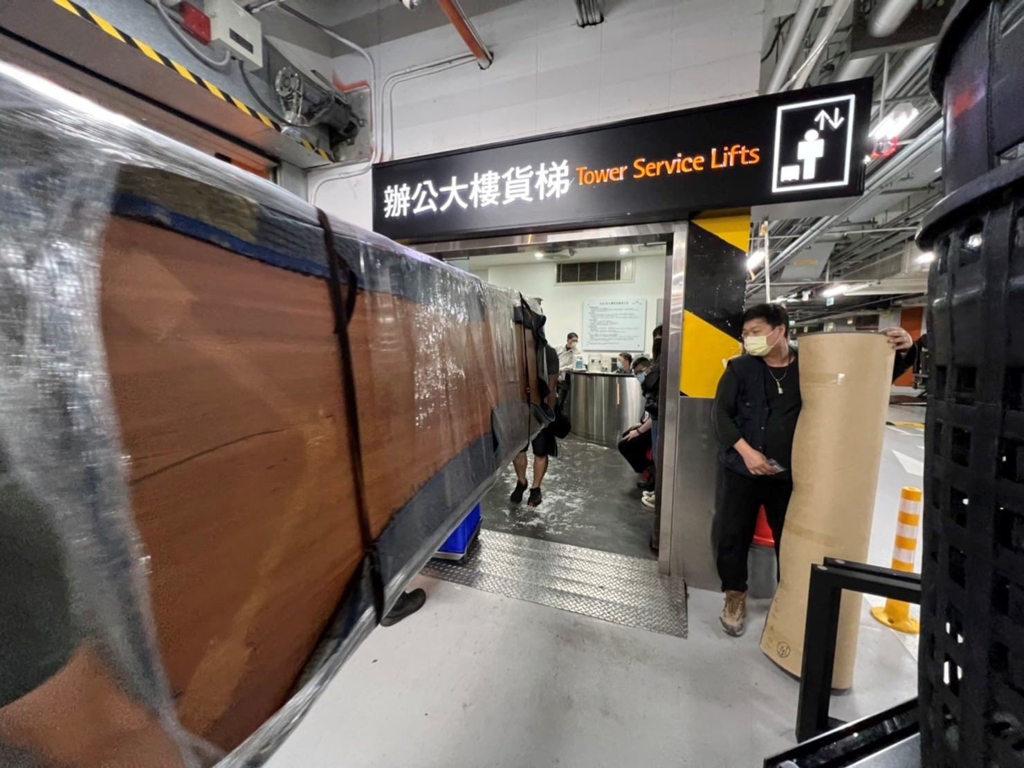 搬家公司推薦、台北搬家推薦【榮福搬家公司】南港辦公室搬遷、桃園辦公室搬遷、新北辦公室搬遷、基隆辦公室搬遷、台北辦公室搬遷、公司行號大型家具搬運、公司行號櫃台搬運、茶水間吧檯搬運、大型會議桌搬運、大型實木桌搬遷、辦公椅搬運、機櫃搬運、辦公室遷移、個人辦公室搬遷、事務所搬遷、公司行號搬遷、政府機關搬遷、學校單位搬遷、辦公室專人打包裝箱、辦公文件專人打包裝箱分類、搬家紙箱、搬鐵櫃、搬保密文件、保密文件銷毀、搬工計時、搬工服務、人力搬運,針對顧客都秉持以用心實在專業搬家技巧,搬家實在用心值得您的信賴與選擇。歡迎來電咨詢02-2651-2727,榮福搬家有專員立即為您服務。 搬家公司推薦、台北搬家推薦【榮福搬家公司】南港辦公室搬遷、桃園辦公室搬遷、新北辦公室搬遷、基隆辦公室搬遷、台北辦公室搬遷、公司行號大型家具搬運、公司行號櫃台搬運、茶水間吧檯搬運、大型會議桌搬運、大型實木桌搬遷、辦公椅搬運、機櫃搬運、辦公室遷移、個人辦公室搬遷、事務所搬遷、公司行號搬遷、政府機關搬遷、學校單位搬遷、辦公室專人打包裝箱、辦公文件專人打包裝箱分類、搬家紙箱、搬鐵櫃、搬保密文件、保密文件銷毀、搬工計時、搬工服務、人力搬運,針對顧客都秉持以用心實在專業搬家技巧,搬家實在用心值得您的信賴與選擇。歡迎來電咨詢02-2651-2727,榮福搬家有專員立即為您服務。
