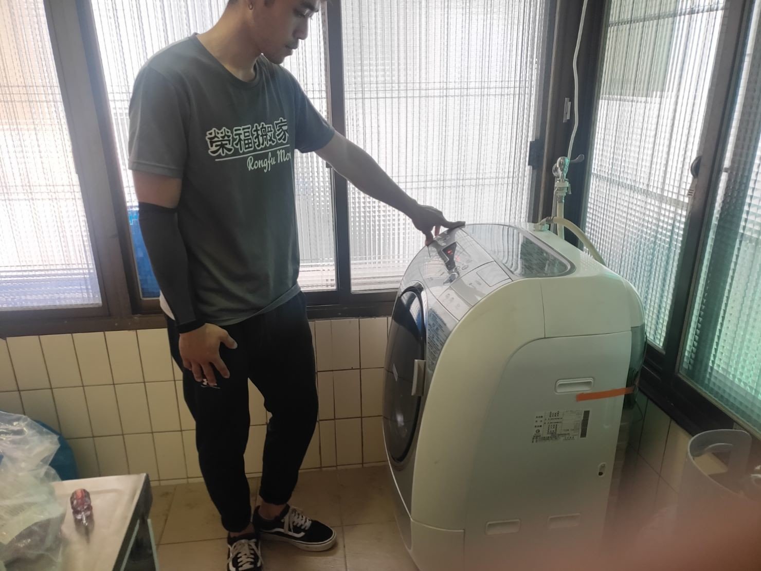 搬家公司推薦、新北搬家公司推薦【榮福搬家公司】搬家首選、家具拆裝服務、系統家具拆裝、搬掀床、拆裝系統櫃、拆裝系統床組、南港搬家、桃園搬家公司推薦、台北搬家公司推薦、搬家好口碑、搬家好評推薦、搬家具、冰箱搬運、搬衣櫃、搬沙發、搬洗衣機、單件家具運送、基隆搬家、搬家電、床墊搬運、搬公司行號、家庭搬家、精緻搬家、精緻包裝、特殊重物搬運、跨縣市搬家、搬鋼琴、搬工計時、搬工服務、人力搬運、搬運、搬按摩椅、搬醫療床、搬家估價、搬家紙箱,針對顧客都秉持以用心實在專業搬家技巧,搬家實在用心值得您的信賴與選擇。歡迎來電咨詢02-2651-2727,榮福搬家有專員立即為您服務。系統式家具拆裝找專業的榮福搬家就對了 搬家公司推薦、新北搬家公司推薦【榮福搬家公司】搬家首選、家具拆裝服務、系統家具拆裝、搬掀床、拆裝系統櫃、拆裝系統床組、南港搬家、桃園搬家公司推薦、台北搬家公司推薦、搬家好口碑、搬家好評推薦、搬家具、冰箱搬運、搬衣櫃、搬沙發、搬洗衣機、單件家具運送、基隆搬家、搬家電、床墊搬運、搬公司行號、家庭搬家、精緻搬家、精緻包裝、特殊重物搬運、跨縣市搬家、搬鋼琴、搬工計時、搬工服務、人力搬運、搬運、搬按摩椅、搬醫療床、搬家估價、搬家紙箱,針對顧客都秉持以用心實在專業搬家技巧,搬家實在用心值得您的信賴與選擇。歡迎來電咨詢02-2651-2727,榮福搬家有專員立即為您服務。系統式家具拆裝找專業的榮福搬家就對了