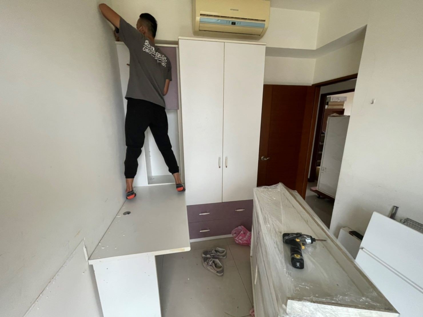 【榮福搬家公司】搬家首選、搬家公司推薦:IKEA、宜得利、B&Q等系統式家具拆裝找專業的榮福搬家就對了。優質搬家,包裝搬運「細膩包裝、專業搬運、用心服務、以客為尊」是榮福搬家公司的宗旨與精神。歡迎立即來電02-2651-2727專人服務。 【榮福搬家公司】搬家首選、搬家公司推薦:IKEA、宜得利、B&Q等系統式家具拆裝找專業的榮福搬家就對了。優質搬家,包裝搬運「細膩包裝、專業搬運、用心服務、以客為尊」是榮福搬家公司的宗旨與精神。歡迎立即來電02-2651-2727專人服務。