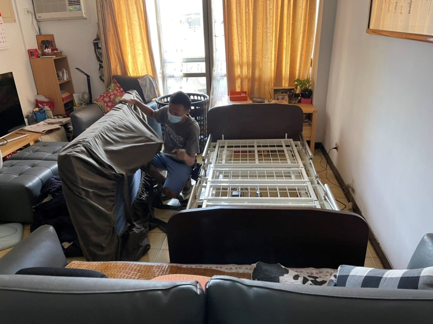 特殊搬運、搬重物【榮福搬家】醫療床、電動床、電動病床、只搬單一物件、南港搬家、桃園搬家公司推薦、新北搬家公司推薦、百貨公司進撤櫃、專櫃進撤櫃、企業搬運服務、搬公司行號、廠房遷移、公司行號搬遷、政府機關搬遷、百貨專櫃遷移、學校單位搬遷、精緻包裝、家庭搬家、搬鋼琴、搬工計時、搬工服務、人力搬運,針對顧客都秉持以用心實在專業搬家技巧,搬家實在用心值得您的信賴與選擇。歡迎來電咨詢02-2651-2727,榮福搬家有專員立即為您服務。 特殊搬運、搬重物【榮福搬家】醫療床、電動床、電動病床、只搬單一物件、南港搬家、桃園搬家公司推薦、新北搬家公司推薦、百貨公司進撤櫃、專櫃進撤櫃、企業搬運服務、搬公司行號、廠房遷移、公司行號搬遷、政府機關搬遷、百貨專櫃遷移、學校單位搬遷、精緻包裝、家庭搬家、搬鋼琴、搬工計時、搬工服務、人力搬運,針對顧客都秉持以用心實在專業搬家技巧,搬家實在用心值得您的信賴與選擇。歡迎來電咨詢02-2651-2727,榮福搬家有專員立即為您服務。