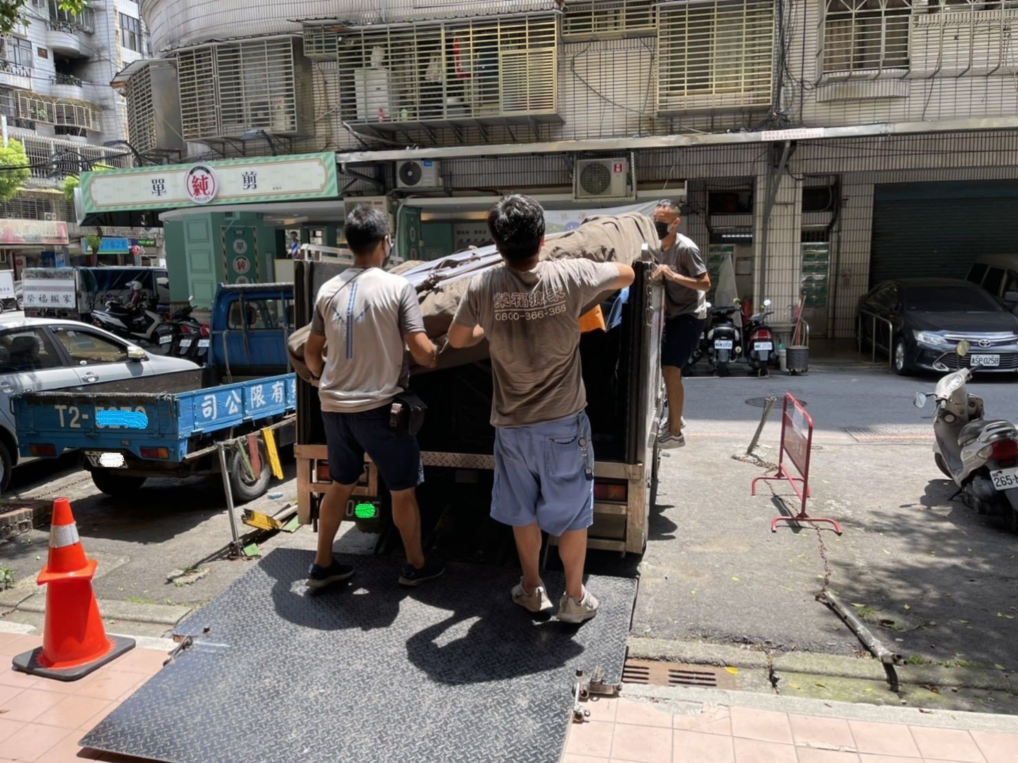 搬家公司推薦、新北搬家推薦【榮福搬家公司】南港搬家、桃園搬家公司推薦、台北搬家公司推薦、搬家具、冰箱搬運、基隆搬家、搬家電、床墊搬運、倉儲搬運、沙發搬運、搬茶几、床組拆裝、衣櫃拆裝、衣櫃搬運、洗衣機搬運、搬運餐桌、搬按摩椅、單件家具運送、跨縣市搬家、吊車搬家、吊車搬運、吊掛家具搬運、無痛搬家、大型家具搬運、家庭搬家、搬鋼琴、搬工計時、搬工服務、人力搬運、搬運、搬家紙箱,針對顧客都秉持以用心實在專業搬家技巧,搬家實在用心值得您的信賴與選擇。歡迎來電咨詢02-2651-2727,榮福搬家有專員立即為您服務。 搬家公司推薦、新北搬家推薦【榮福搬家公司】南港搬家、桃園搬家公司推薦、台北搬家公司推薦、搬家具、冰箱搬運、基隆搬家、搬家電、床墊搬運、倉儲搬運、沙發搬運、搬茶几、床組拆裝、衣櫃拆裝、衣櫃搬運、洗衣機搬運、搬運餐桌、搬按摩椅、單件家具運送、跨縣市搬家、吊車搬家、吊車搬運、吊掛家具搬運、無痛搬家、大型家具搬運、家庭搬家、搬鋼琴、搬工計時、搬工服務、人力搬運、搬運、搬家紙箱,針對顧客都秉持以用心實在專業搬家技巧,搬家實在用心值得您的信賴與選擇。歡迎來電咨詢02-2651-2727,榮福搬家有專員立即為您服務。