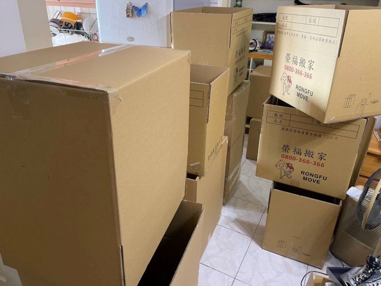 無痛搬家、專人打包、搬家公司推薦、新北搬家公司推薦【榮福搬家公司】國際海運包裝、國際海運運送、安全包裝、基隆搬家、南港搬家、桃園搬家公司推薦、家庭搬家、精密儀器搬運、精密儀器包裝、客製化精緻搬家、精緻包裝、裝箱打包、跨縣市搬家、搬工計時、人工搬運、床墊搬運、冰箱搬運、搬家具、單件家具搬運、單一物件搬運、藝術品包裝運輸、藝術品搬運、搬家首選、吊掛搬運、吊家具搬運、搬家紙箱、氣泡捲、膠膜、黃色透明膠帶、白土報紙、大型家具搬運、紅酒瓶精緻包裝、紅酒櫃包裝、台北搬家公司推薦:大台北搬家,精緻包裝搬運「細膩包裝、專業搬運、用心服務、以客為尊」是榮福搬家公司的宗旨與精神。歡迎立即來電02-2651-2727專人服務。 無痛搬家、專人打包、搬家公司推薦、新北搬家公司推薦【榮福搬家公司】國際海運包裝、國際海運運送、安全包裝、基隆搬家、南港搬家、桃園搬家公司推薦、家庭搬家、精密儀器搬運、精密儀器包裝、客製化精緻搬家、精緻包裝、裝箱打包、跨縣市搬家、搬工計時、人工搬運、床墊搬運、冰箱搬運、搬家具、單件家具搬運、單一物件搬運、藝術品包裝運輸、藝術品搬運、搬家首選、吊掛搬運、吊家具搬運、搬家紙箱、氣泡捲、膠膜、黃色透明膠帶、白土報紙、大型家具搬運、紅酒瓶精緻包裝、紅酒櫃包裝、台北搬家公司推薦:大台北搬家,精緻包裝搬運「細膩包裝、專業搬運、用心服務、以客為尊」是榮福搬家公司的宗旨與精神。歡迎立即來電02-2651-2727專人服務。