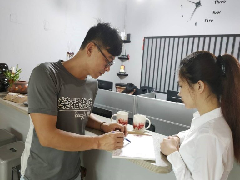 公司喬搬運找【榮福搬家】專業服務值得您的信賴與託付:公司搬遷有專業估價員至現場解說.評估.規劃搬遷方案-讓業主省事又省錢.
