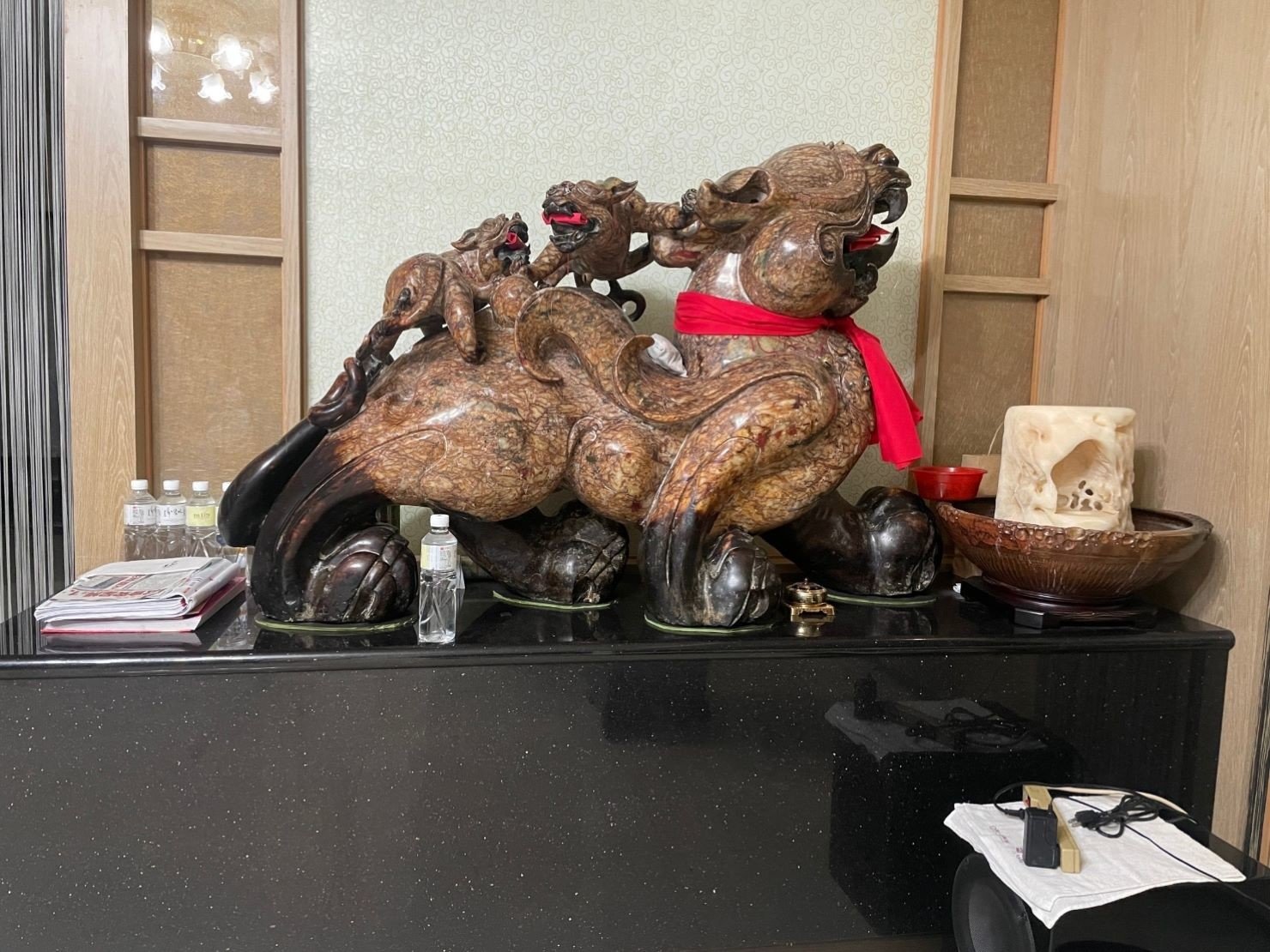搬家首選【榮福搬家公司】石雕刻品、木雕神像、木雕刻藝術品、玉雕藝術品、大型玉雕貔貅、大型招財招擺件、破百公斤大型玉雕物件、藝術品店搬運、大型玉雕馬、跨縣市搬家、搬工計時、搬家具、搬家首選、特殊重物搬運、用心防護、精緻包裝、搬重物技巧、新北搬家公司推薦、搬家車、搬家公司、基隆搬家、南港搬家、桃園搬家公司推薦、台北搬家公司推薦:大台北搬家,精緻包裝搬運「細膩包裝、專業搬運、用心服務、以客為尊」是榮福搬家公司的宗旨與精神。歡迎立即來電02-2651-2727專人服務。 搬家首選【榮福搬家公司】石雕刻品、木雕神像、木雕刻藝術品、玉雕藝術品、大型玉雕貔貅、大型招財招擺件、破百公斤大型玉雕物件、藝術品店搬運、大型玉雕馬、跨縣市搬家、搬工計時、搬家具、搬家首選、特殊重物搬運、用心防護、精緻包裝、搬重物技巧、新北搬家公司推薦、搬家車、搬家公司、基隆搬家、南港搬家、桃園搬家公司推薦、台北搬家公司推薦:大台北搬家,精緻包裝搬運「細膩包裝、專業搬運、用心服務、以客為尊」是榮福搬家公司的宗旨與精神。歡迎立即來電02-2651-2727專人服務。