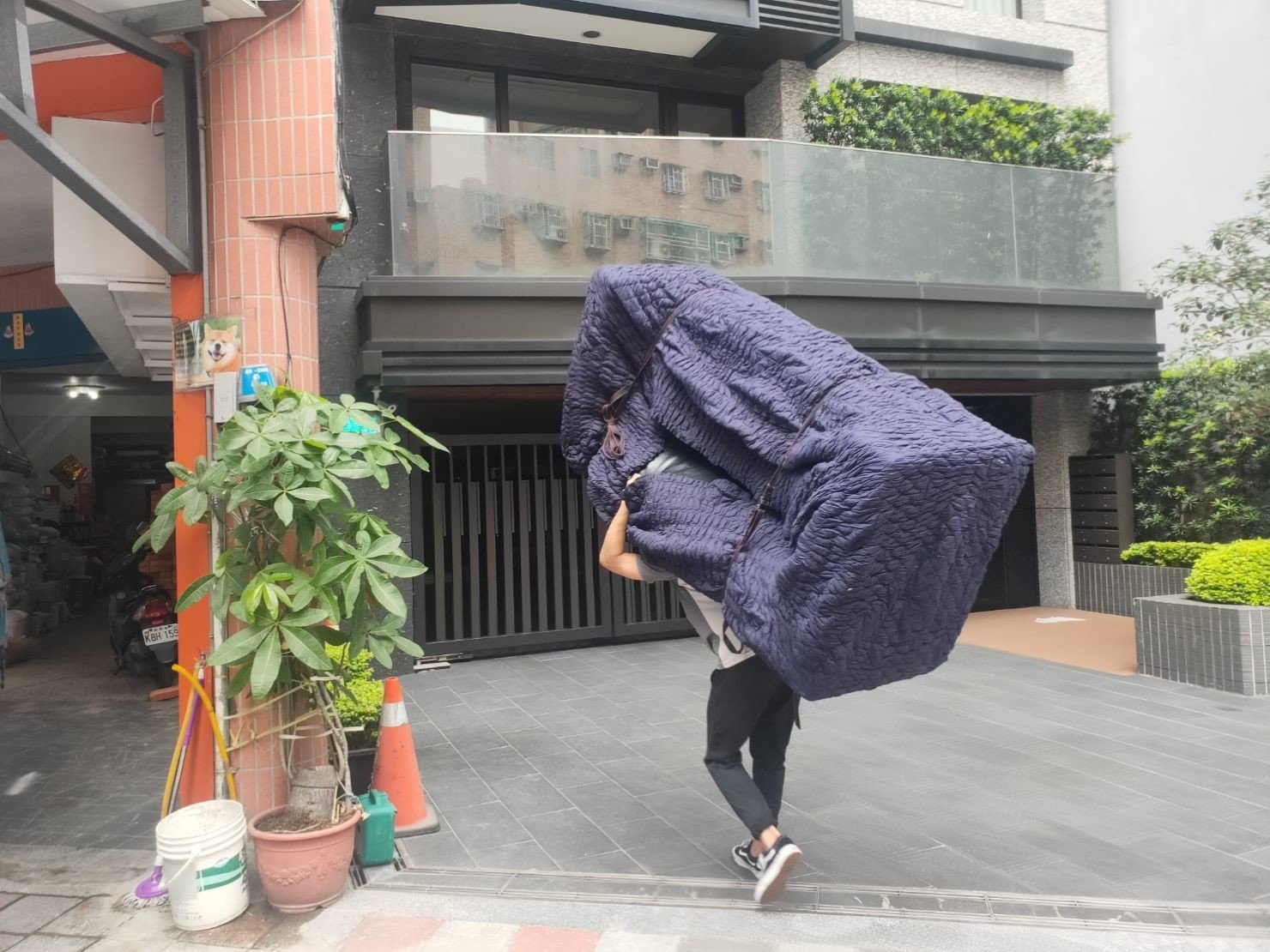搬家公司推薦、新北搬家公司推薦【榮福搬家公司】搬家首選、家具拆裝服務、系統家具拆裝、搬掀床、拆裝系統櫃、拆裝系統床組、南港搬家、桃園搬家公司推薦、台北搬家公司推薦、搬家好口碑、搬家好評推薦、搬家具、冰箱搬運、搬衣櫃、搬沙發、搬洗衣機、單件家具運送、基隆搬家、搬家電、床墊搬運、搬公司行號、家庭搬家、精緻搬家、精緻包裝、特殊重物搬運、跨縣市搬家、搬鋼琴、搬工計時、搬工服務、人力搬運、搬運、搬按摩椅、搬醫療床、搬家估價、搬家紙箱,針對顧客都秉持以用心實在專業搬家技巧,搬家實在用心值得您的信賴與選擇。歡迎來電咨詢02-2651-2727,榮福搬家有專員立即為您服務。系統式家具拆裝找專業的榮福搬家就對了 搬家公司推薦、新北搬家公司推薦【榮福搬家公司】搬家首選、家具拆裝服務、系統家具拆裝、搬掀床、拆裝系統櫃、拆裝系統床組、南港搬家、桃園搬家公司推薦、台北搬家公司推薦、搬家好口碑、搬家好評推薦、搬家具、冰箱搬運、搬衣櫃、搬沙發、搬洗衣機、單件家具運送、基隆搬家、搬家電、床墊搬運、搬公司行號、家庭搬家、精緻搬家、精緻包裝、特殊重物搬運、跨縣市搬家、搬鋼琴、搬工計時、搬工服務、人力搬運、搬運、搬按摩椅、搬醫療床、搬家估價、搬家紙箱,針對顧客都秉持以用心實在專業搬家技巧,搬家實在用心值得您的信賴與選擇。歡迎來電咨詢02-2651-2727,榮福搬家有專員立即為您服務。系統式家具拆裝找專業的榮福搬家就對了