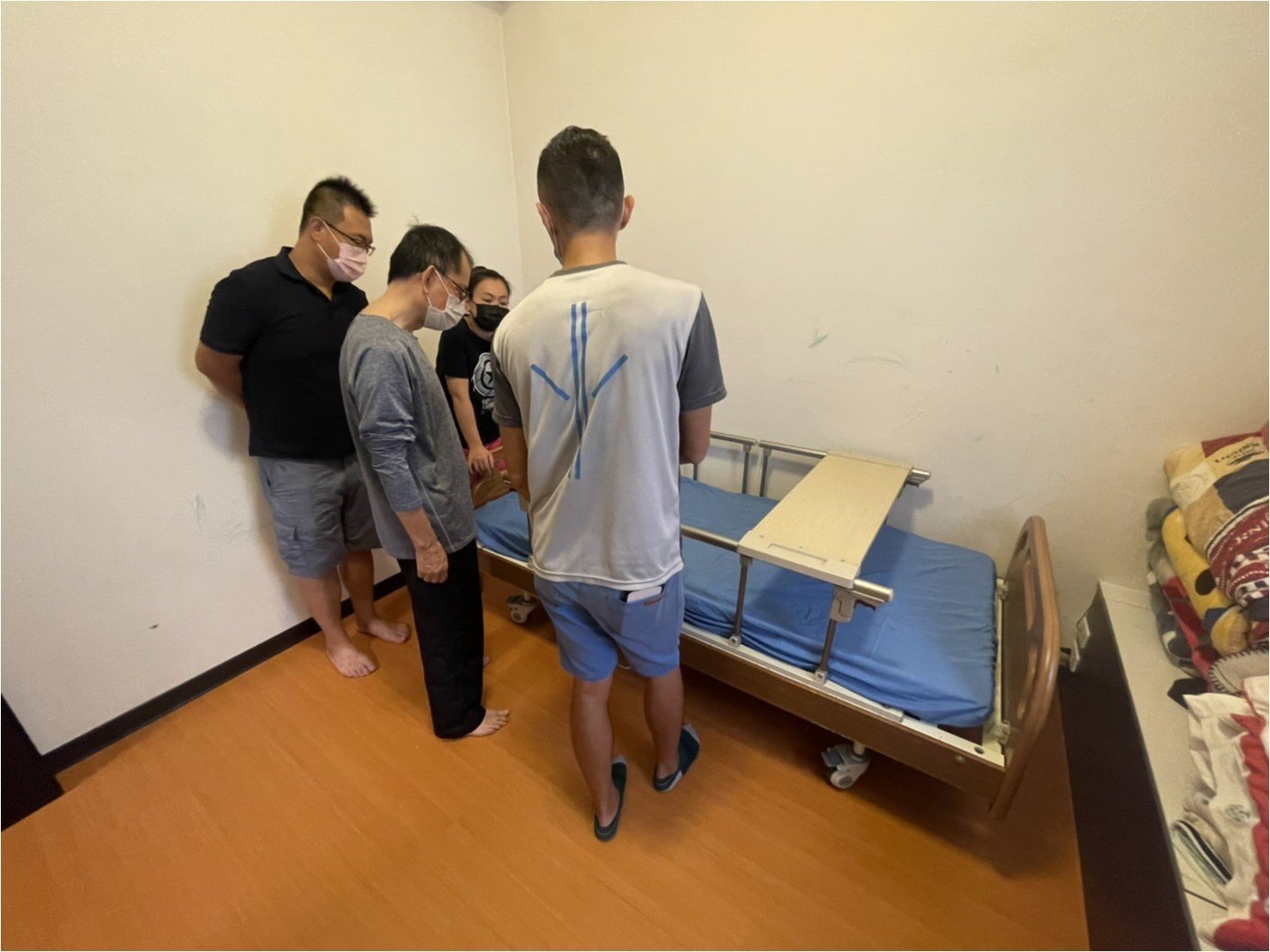 台北搬電動醫療床∣南港搬電動醫療床∣新北搬電動醫療床∣雙北搬電動醫療床∣汐止搬電動醫療床∣五股搬電動醫療床∣基隆搬電動醫療床∣中永和搬電動醫療床∣板橋搬電動醫療床∣桃園搬電動醫療床∣林口搬電動醫療床∣,推薦【榮福搬家】屬專業搬家細膩搬運唯一首選,累積20年以上醫療電動床搬運經驗,敏捷快速完成您的搬運任務。榮福搬家俱備「細膩包裝、專業搬運、用心服務、以客為尊」是榮福搬家公司的宗旨與精神。歡迎立即來電02-2651-2727專人服務。 台北搬電動醫療床∣南港搬電動醫療床∣新北搬電動醫療床∣雙北搬電動醫療床∣汐止搬電動醫療床∣五股搬電動醫療床∣基隆搬電動醫療床∣中永和搬電動醫療床∣板橋搬電動醫療床∣桃園搬電動醫療床∣林口搬電動醫療床∣,推薦【榮福搬家】屬專業搬家細膩搬運唯一首選,累積20年以上醫療電動床搬運經驗,敏捷快速完成您的搬運任務。榮福搬家俱備「細膩包裝、專業搬運、用心服務、以客為尊」是榮福搬家公司的宗旨與精神。歡迎立即來電02-2651-2727專人服務。
