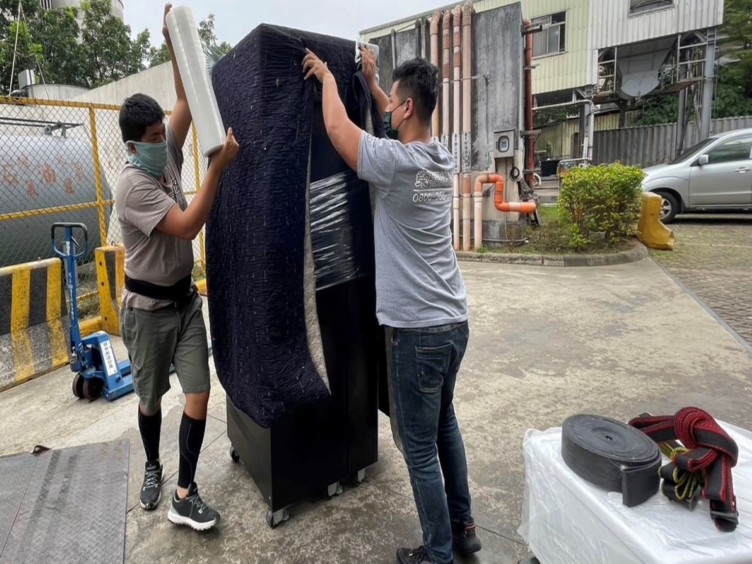 台北單搬重物∣南港單搬重物∣新北單搬重物∣雙北單搬重物∣汐止單搬重物∣五股單搬重物∣中永和單搬重物∣板橋單搬重物∣桃園單搬重物推薦【榮福搬家】屬專業搬家細膩運唯一首選,累積20年各式各樣特殊重物的搬運經驗,專業敏捷快速完成您的各項搬運任務。榮福搬家具備精緻包裝搬運「細膩包裝、專業搬運、用心服務、以客為尊」是榮福搬家公司的宗旨與精神。歡迎立即來電02-2651-2727專人服務。 台北單搬重物∣南港單搬重物∣新北單搬重物∣雙北單搬重物∣汐止單搬重物∣五股單搬重物∣中永和單搬重物∣板橋單搬重物∣桃園單搬重物推薦【榮福搬家】屬專業搬家細膩運唯一首選,累積20年各式各樣特殊重物的搬運經驗,專業敏捷快速完成您的各項搬運任務。榮福搬家具備精緻包裝搬運「細膩包裝、專業搬運、用心服務、以客為尊」是榮福搬家公司的宗旨與精神。歡迎立即來電02-2651-2727專人服務。