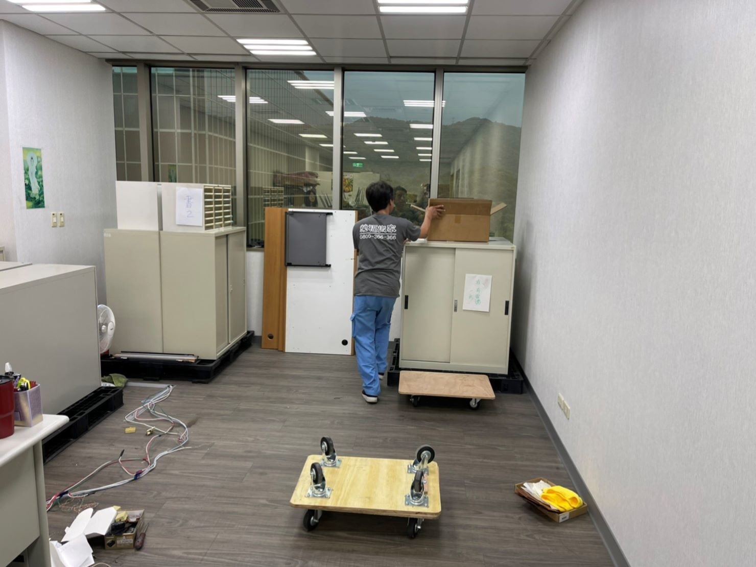 搬家首選、搬家公司推薦、台北搬家推薦【榮福搬家公司】南港搬家、桃園搬家公司推薦、新北搬家公司推薦、百貨公司進撤櫃、專櫃進撤櫃、企業搬運服務、實驗室設備搬運、廠房遷移、公司行號搬遷、政府機關搬遷、百貨專櫃遷移、學校單位搬遷、辦公室遷移、精緻包裝、精密儀器搬運、鋼琴搬運、搬工計時、搬工服務、大型機台搬運、特殊重物搬運、家具物件拆裝服務、人力搬運,針對顧客都秉持以用心實在專業搬家技巧,搬家實在用心值得您的信賴與選擇。歡迎來電咨詢02-2651-2727,榮福搬家有專員立即為您服務。系統式家具拆裝找專業的榮福搬家就對了。 搬家首選、搬家公司推薦、台北搬家推薦【榮福搬家公司】南港搬家、桃園搬家公司推薦、新北搬家公司推薦、百貨公司進撤櫃、專櫃進撤櫃、企業搬運服務、實驗室設備搬運、廠房遷移、公司行號搬遷、政府機關搬遷、百貨專櫃遷移、學校單位搬遷、辦公室遷移、精緻包裝、精密儀器搬運、鋼琴搬運、搬工計時、搬工服務、大型機台搬運、特殊重物搬運、家具物件拆裝服務、人力搬運,針對顧客都秉持以用心實在專業搬家技巧,搬家實在用心值得您的信賴與選擇。歡迎來電咨詢02-2651-2727,榮福搬家有專員立即為您服務。系統式家具拆裝找專業的榮福搬家就對了。