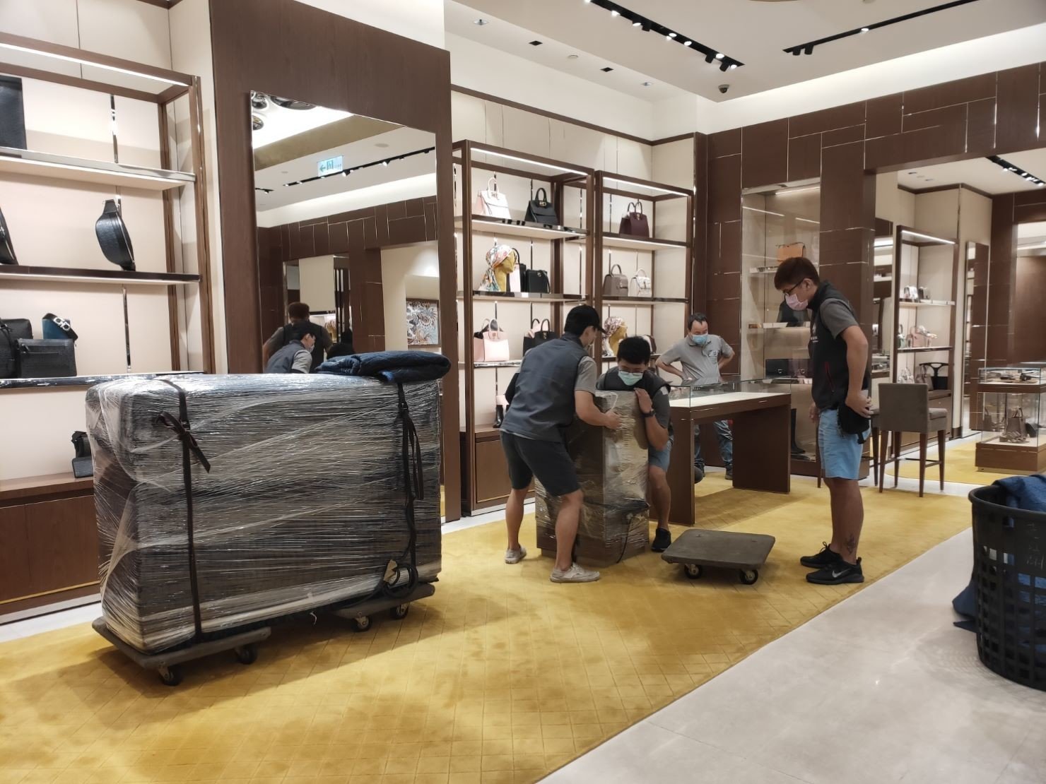 搬家公司推薦、台北搬家推薦【榮福搬家公司】南港搬家、桃園搬家公司推薦、新北搬家公司推薦、企業搬運服務、搬公司行號、廠房遷移、公司行號搬遷、政府機關搬遷、百貨專櫃遷移、學校單位搬遷、精緻包裝、家庭搬家、搬鋼琴、搬工,針對顧客都秉持以用心實在專業搬家技巧,搬家實在用心值得您的信賴與選擇。歡迎來電咨詢02-2651-2727,榮福搬家有專員立即為您服務。 搬家公司推薦、台北搬家推薦【榮福搬家公司】南港搬家、桃園搬家公司推薦、新北搬家公司推薦、企業搬運服務、搬公司行號、廠房遷移、公司行號搬遷、政府機關搬遷、百貨專櫃遷移、學校單位搬遷、精緻包裝、家庭搬家、搬鋼琴、搬工,針對顧客都秉持以用心實在專業搬家技巧,搬家實在用心值得您的信賴與選擇。歡迎來電咨詢02-2651-2727,榮福搬家有專員立即為您服務。