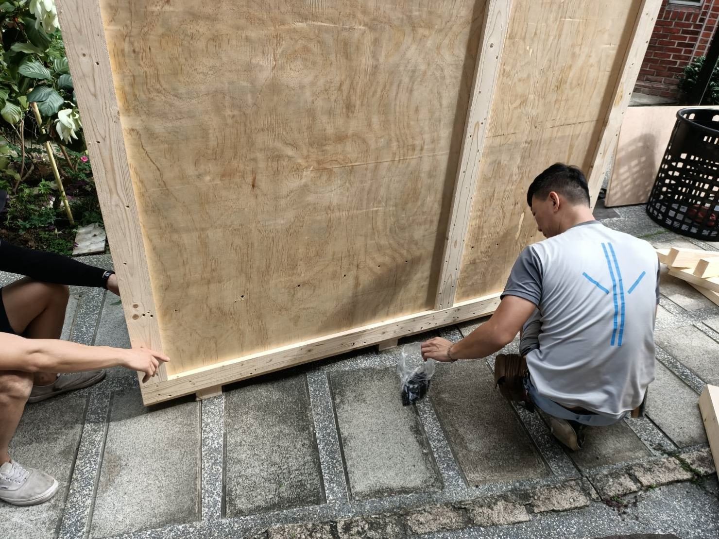 重物搬運、搬佛像【榮福搬家公司】搬披薩窯、精搬金庫、搬保險櫃、精搬魚缸、跨縣搬家、搬工派遣、搬玉石、搬神明桌、搬家具、搬家首選、吊掛搬運、吊家具搬運、搬重物技巧、台北搬家公司推薦:大台北搬家、基隆搬家,精緻包裝搬運「細膩包裝、專業搬運、用心服務、以客為尊」是榮福搬家公司的宗旨與精神。歡迎立即來電02-2651-2727專人服務。 重物搬運、搬佛像【榮福搬家公司】搬披薩窯、精搬金庫、搬保險櫃、精搬魚缸、跨縣搬家、搬工派遣、搬玉石、搬神明桌、搬家具、搬家首選、吊掛搬運、吊家具搬運、搬重物技巧、台北搬家公司推薦:大台北搬家、基隆搬家,精緻包裝搬運「細膩包裝、專業搬運、用心服務、以客為尊」是榮福搬家公司的宗旨與精神。歡迎立即來電02-2651-2727專人服務。
