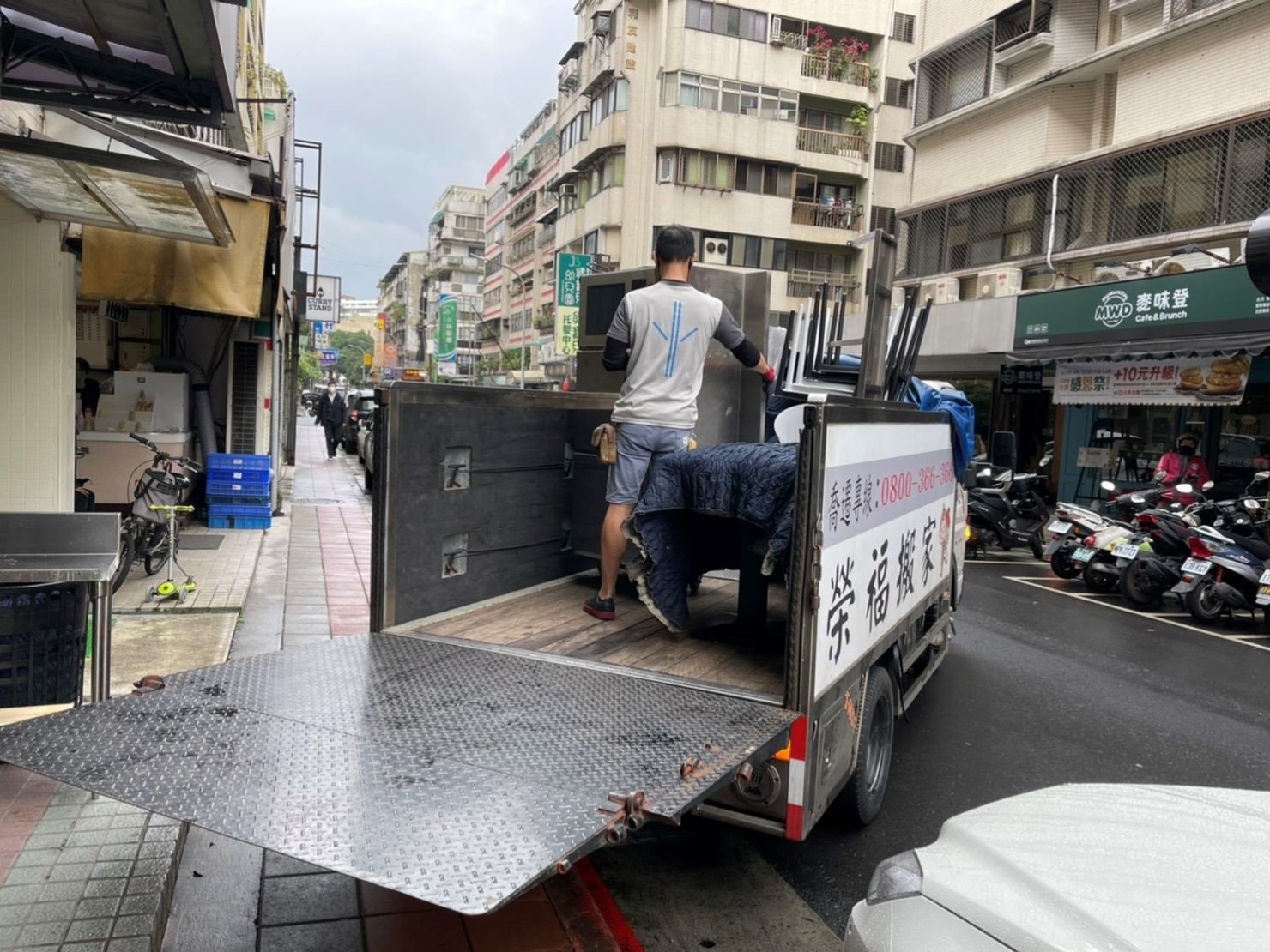 搬家公司推薦、台北搬家推薦【榮福搬家公司】南港搬家、桃園搬家公司推薦、新北搬家公司推薦、企業搬運服務、搬公司行號、廠房遷移、公司行號搬遷、政府機關搬遷、百貨專櫃遷移、學校單位搬遷、廚房設備搬運、搬冰箱、廚具搬運、重物搬運、精緻包裝、家庭搬家、搬鋼琴、搬工,針對顧客都秉持以用心實在專業搬家技巧,搬家實在用心值得您的信賴與選擇。歡迎來電咨詢02-2651-2727,榮福搬家有專員立即為您服務。 搬家公司推薦、台北搬家推薦【榮福搬家公司】南港搬家、桃園搬家公司推薦、新北搬家公司推薦、企業搬運服務、搬公司行號、廠房遷移、公司行號搬遷、政府機關搬遷、百貨專櫃遷移、學校單位搬遷、廚房設備搬運、搬冰箱、廚具搬運、重物搬運、精緻包裝、家庭搬家、搬鋼琴、搬工,針對顧客都秉持以用心實在專業搬家技巧,搬家實在用心值得您的信賴與選擇。歡迎來電咨詢02-2651-2727,榮福搬家有專員立即為您服務。