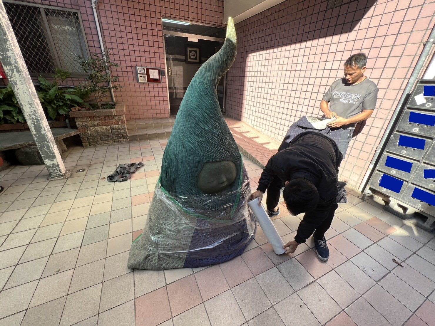 台北搬大型公仔、新北搬大型公仔、南港搬大型公仔、桃園搬大型公仔、宜蘭搬大型公仔,只搬單一特殊重物、搬藝術雕塑、搬木雕藝術品、搬泥雕藝術品、搬銅雕藝術品、搬當代藝術品、大型藝術品搬運、大型藝術品防護包裝、大型藝術品精緻防護包裝、日本當代藝術家藝術品專業搬運、搬公仔藝術品展示玻璃櫃、搬運收藏公仔、一比一大型公仔、搬曼威收藏公仔、大型公仔模型搬運【榮福搬家公司】搬家首選、搬家公司推薦:優質搬家,包裝搬運「細膩包裝、專業搬運、用心服務、以客為尊」是榮福搬家公司的宗旨與精神。歡迎立即來電02-2651-2727專人服務。 台北搬大型公仔、新北搬大型公仔、南港搬大型公仔、桃園搬大型公仔、宜蘭搬大型公仔,只搬單一特殊重物、搬藝術雕塑、搬木雕藝術品、搬泥雕藝術品、搬銅雕藝術品、搬當代藝術品、大型藝術品搬運、大型藝術品防護包裝、大型藝術品精緻防護包裝、日本當代藝術家藝術品專業搬運、搬公仔藝術品展示玻璃櫃、搬運收藏公仔、一比一大型公仔、搬曼威收藏公仔、大型公仔模型搬運【榮福搬家公司】搬家首選、搬家公司推薦:優質搬家,包裝搬運「細膩包裝、專業搬運、用心服務、以客為尊」是榮福搬家公司的宗旨與精神。歡迎立即來電02-2651-2727專人服務。