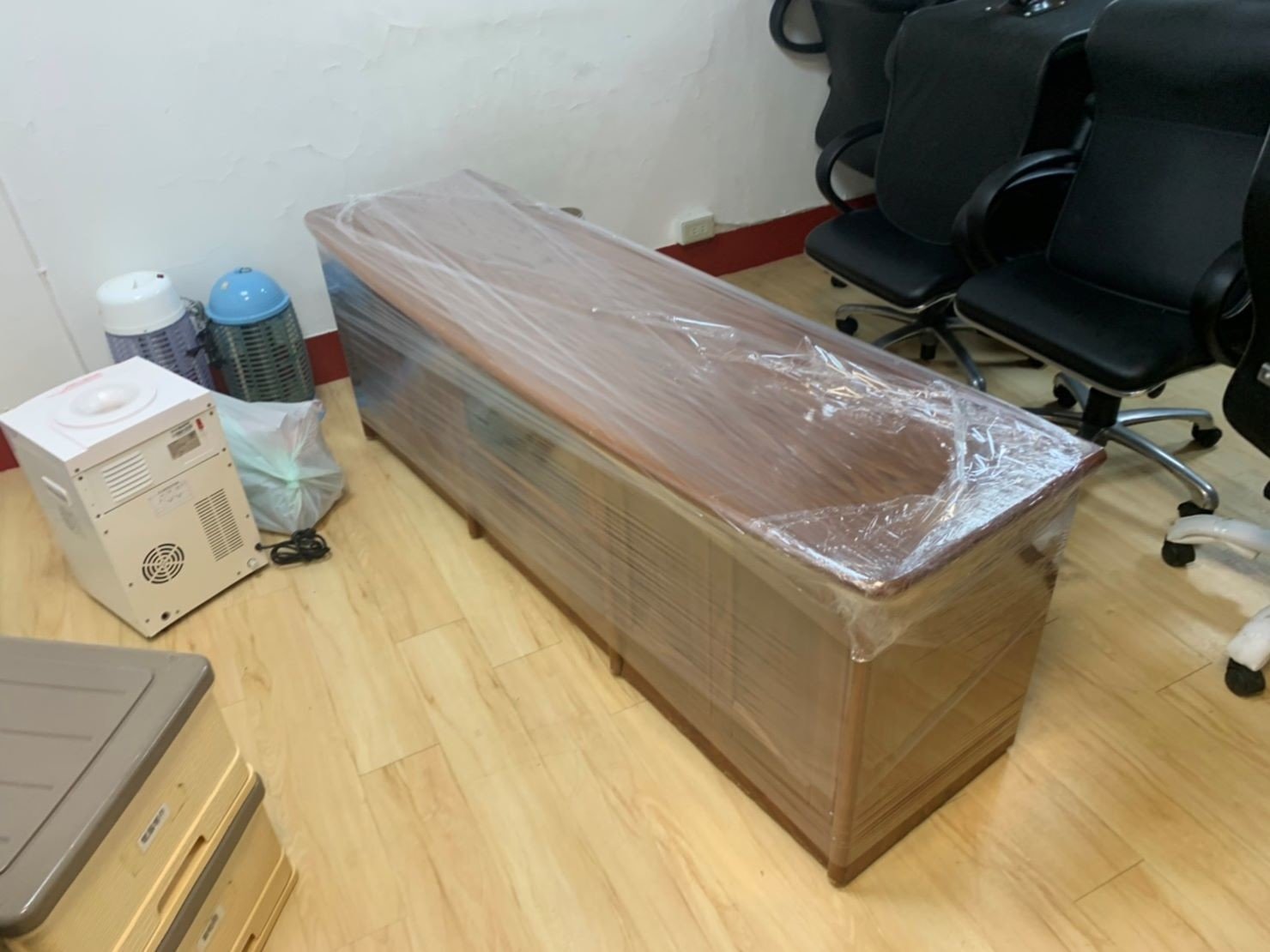 搬家公司推薦【榮福搬家公司】精搬魚缸、跨縣搬家、搬冰箱、搬家具、搬家首選、吊掛搬運、吊家具搬運、台北搬家公司推薦:大台北搬家,精緻包裝搬運「細膩包裝、專業搬運、用心服務、以客為尊」是榮福搬家公司的宗旨與精神。歡迎立即來電02-2651-2727專人服務。 搬家公司推薦【榮福搬家公司】精搬魚缸、跨縣搬家、搬冰箱、搬家具、搬家首選、吊掛搬運、吊家具搬運、台北搬家公司推薦:大台北搬家,精緻包裝搬運「細膩包裝、專業搬運、用心服務、以客為尊」是榮福搬家公司的宗旨與精神。歡迎立即來電02-2651-2727專人服務。