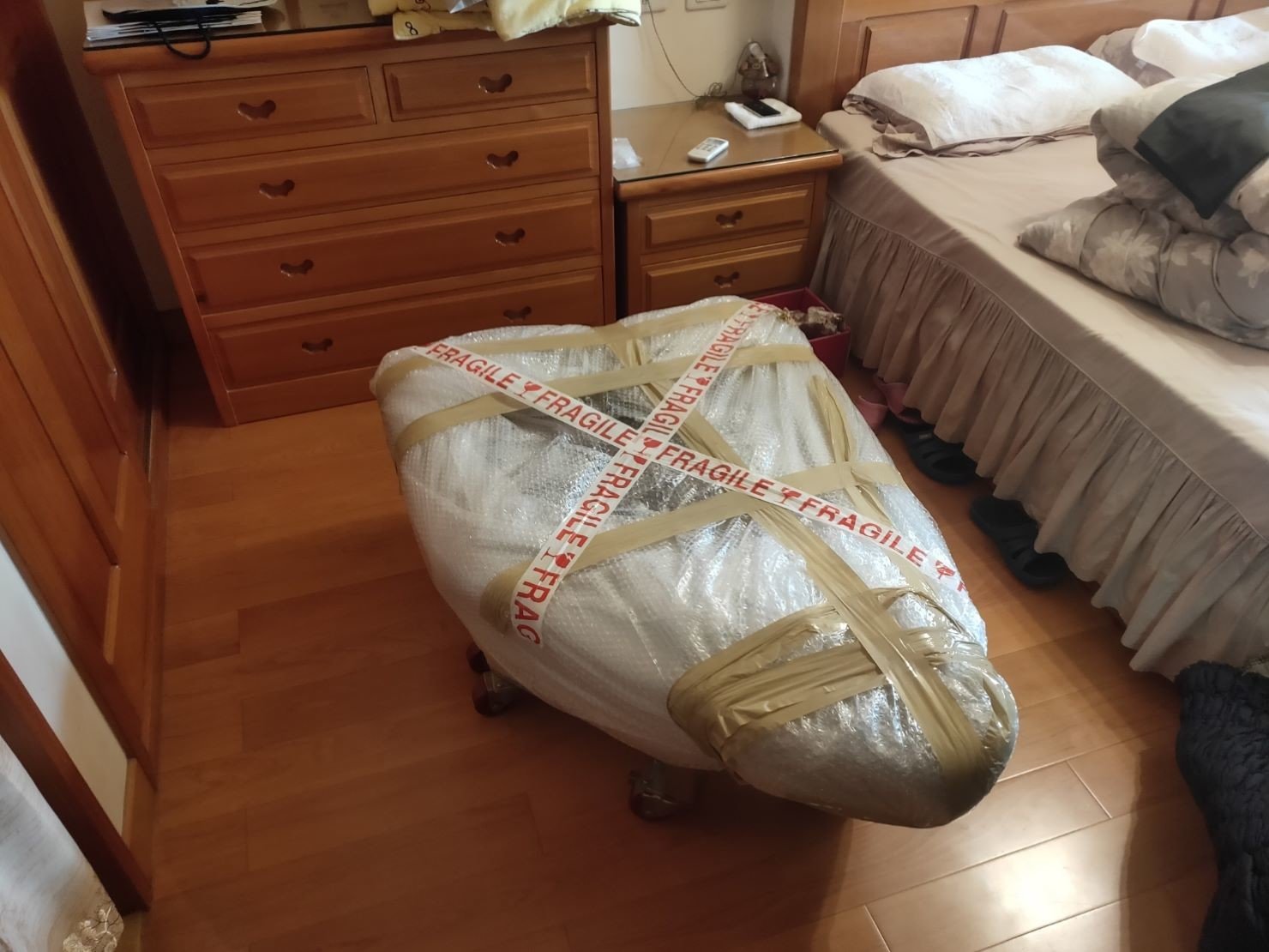 搬玉石、特殊搬運、搬重物【榮福搬家公司】特殊玉石搬運、搬特殊佛像、特殊景觀石頭桌椅搬運、搬造景石頭、石墩搬運、搬石頭桌椅、搬洗衣機、洗衣機怎麼搬、搬運洗衣機、按摩椅搬運、搬醫療床、電動床搬運、神明桌移動、精搬金庫、搬保險櫃、精搬魚缸、搬魚缸、精搬鋼琴、鋼琴搬運、家庭搬家、跨縣市搬家、搬工計時、人力搬運、搬運、冰箱搬運、搬大型家具、搬家首選、吊掛搬運、吊家具搬運、特殊重物搬運、專搬重物、搬重物技巧、新北搬家公司推薦、搬家車、搬家公司、基隆搬家、南港搬家、桃園搬家公司推薦、台北搬家公司推薦:大台北搬家,精緻包裝搬運「細膩包裝、專業搬運、用心服務、以客為尊」是榮福搬家公司的宗旨與精神。歡迎立即來電02-2651-2727專人服務。 搬玉石、特殊搬運、搬重物【榮福搬家公司】特殊玉石搬運、搬特殊佛像、特殊景觀石頭桌椅搬運、搬造景石頭、石墩搬運、搬石頭桌椅、搬洗衣機、洗衣機怎麼搬、搬運洗衣機、按摩椅搬運、搬醫療床、電動床搬運、神明桌移動、精搬金庫、搬保險櫃、精搬魚缸、搬魚缸、精搬鋼琴、鋼琴搬運、家庭搬家、跨縣市搬家、搬工計時、人力搬運、搬運、冰箱搬運、搬大型家具、搬家首選、吊掛搬運、吊家具搬運、特殊重物搬運、專搬重物、搬重物技巧、新北搬家公司推薦、搬家車、搬家公司、基隆搬家、南港搬家、桃園搬家公司推薦、台北搬家公司推薦:大台北搬家,精緻包裝搬運「細膩包裝、專業搬運、用心服務、以客為尊」是榮福搬家公司的宗旨與精神。歡迎立即來電02-2651-2727專人服務。