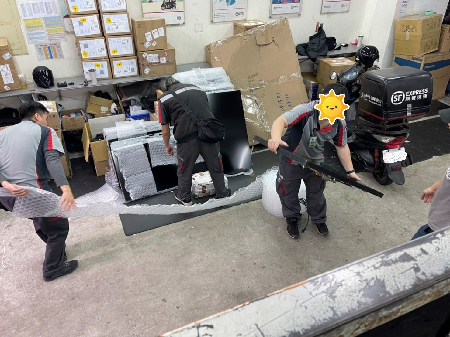 搬家公司推薦、台北搬家推薦【榮福搬家公司】南港搬家、電視牆拆裝、拆玻璃、桃園搬家公司推薦、新北搬家公司推薦、企業搬運服務、搬公司行號、廠房遷移、公司行號搬遷、政府機關搬遷、百貨專櫃遷移、學校單位搬遷、精緻包裝、家庭搬家、搬家具、家電搬運、搬電視、搬工、拆裝工具組,針對顧客都秉持以用心實在專業搬家技巧,搬家實在用心值得您的信賴與選擇。歡迎來電咨詢02-2651-2727,榮福搬家有專員立即為您服務。專業拆裝技能、系統式家具拆裝找專業的榮福搬家就對了。 搬家公司推薦、台北搬家推薦【榮福搬家公司】南港搬家、電視牆拆裝、拆玻璃、桃園搬家公司推薦、新北搬家公司推薦、企業搬運服務、搬公司行號、廠房遷移、公司行號搬遷、政府機關搬遷、百貨專櫃遷移、學校單位搬遷、精緻包裝、家庭搬家、搬家具、家電搬運、搬電視、搬工、拆裝工具組,針對顧客都秉持以用心實在專業搬家技巧,搬家實在用心值得您的信賴與選擇。歡迎來電咨詢02-2651-2727,榮福搬家有專員立即為您服務。專業拆裝技能、系統式家具拆裝找專業的榮福搬家就對了。