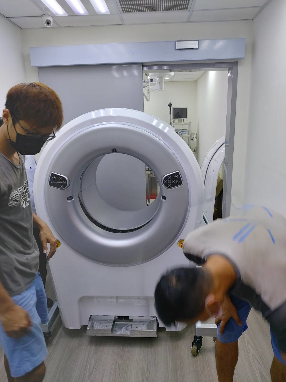 特殊搬運、搬重物【榮福搬家】醫療器材、醫療設備搬運、斷層掃苗儀器搬運、搬單一物件、南港搬家、桃園搬家公司推薦、新北搬家公司推薦、可配合醫院搬運、生技科學儀器搬運、海關箱待拆、醫療儀器專業搬運、廠房遷移、公司行號搬、專搬重物、搬工服務、人力搬運,針對顧客都秉持以用心實在專業搬家技巧,搬家實在用心值得您的信賴與選擇。歡迎來電咨詢02-2651-2727,榮福搬家有專員立即為您服務。 特殊搬運、搬重物【榮福搬家】醫療器材、醫療設備搬運、斷層掃苗儀器搬運、搬單一物件、南港搬家、桃園搬家公司推薦、新北搬家公司推薦、可配合醫院搬運、生技科學儀器搬運、海關箱待拆、醫療儀器專業搬運、廠房遷移、公司行號搬、專搬重物、搬工服務、人力搬運,針對顧客都秉持以用心實在專業搬家技巧,搬家實在用心值得您的信賴與選擇。歡迎來電咨詢02-2651-2727,榮福搬家有專員立即為您服務。