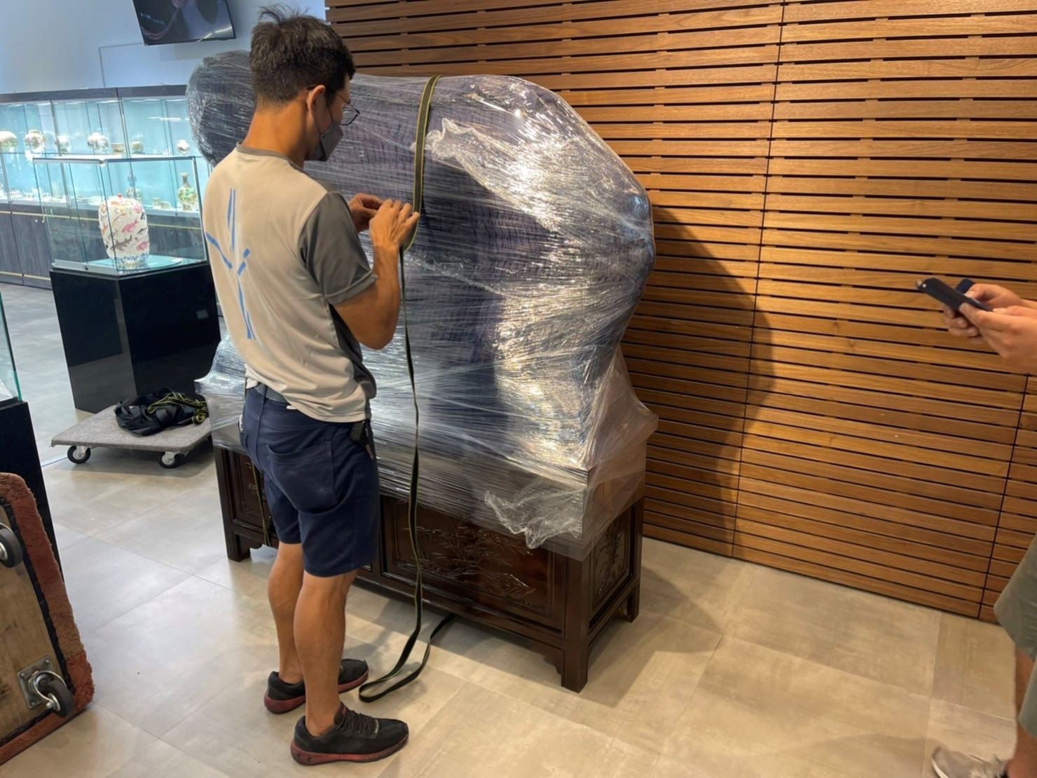 台北精搬貴重藝術品∣南港精搬貴重藝術品∣新北精搬貴重藝術品∣雙北精搬貴重藝術品∣汐止精搬貴重藝術品∣中永和精搬貴重藝術品∣板橋精搬貴重藝術品∣五股精搬貴重藝術品∣基隆精搬貴重藝術品∣桃園精搬貴重藝術品∣專業搬玉石藝術品推薦【榮福搬家公司】具專業團隊擁有精緻包裝組及重物搬運組,能依據業主、顧客需求分派其專業團隊組,進行各項藝術品專業安全搬運服務;給予最優質、放心各項搬家、搬運需求。 台北精搬貴重藝術品∣南港精搬貴重藝術品∣新北精搬貴重藝術品∣雙北精搬貴重藝術品∣汐止精搬貴重藝術品∣中永和精搬貴重藝術品∣板橋精搬貴重藝術品∣五股精搬貴重藝術品∣基隆精搬貴重藝術品∣桃園精搬貴重藝術品∣專業搬玉石藝術品推薦【榮福搬家公司】具專業團隊擁有精緻包裝組及重物搬運組,能依據業主、顧客需求分派其專業團隊組,進行各項藝術品專業安全搬運服務;給予最優質、放心各項搬家、搬運需求。