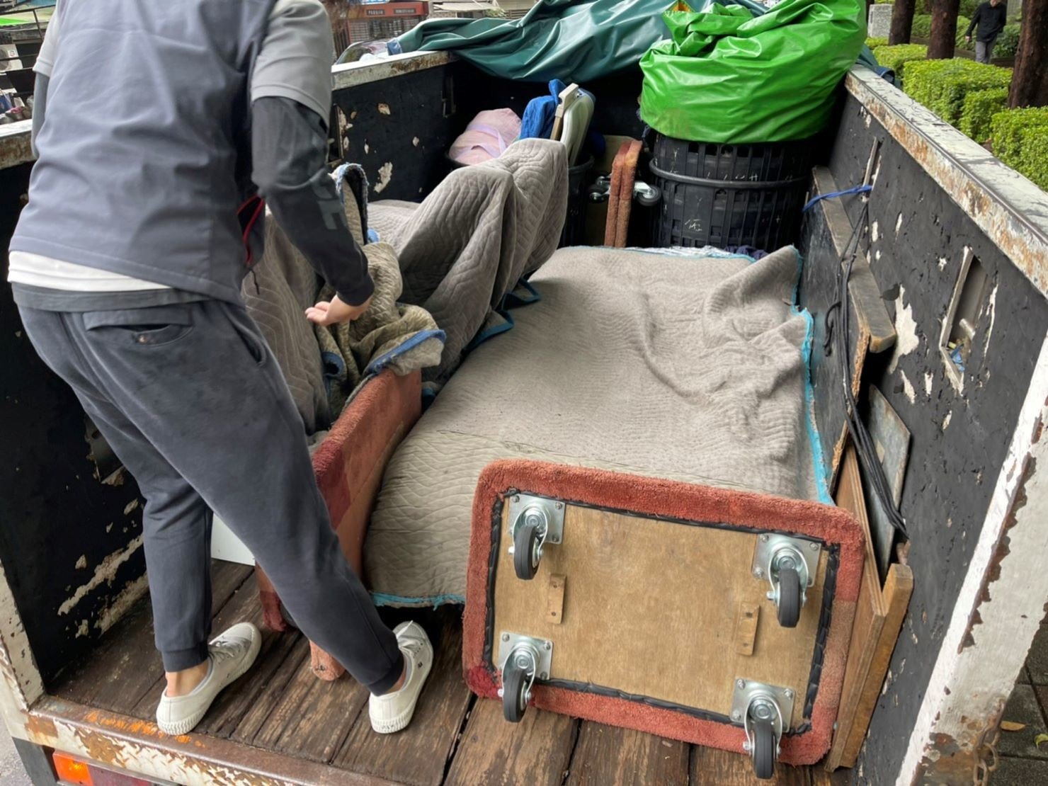 搬家公司推薦、新北搬家推薦【榮福搬家公司】南港搬家、桃園搬家公司推薦、台北搬家公司推薦、單件家具運送、搬醫療床、搬家具、冰箱搬運、基隆搬家、搬大型家電、床墊搬運、搬公司行號、家庭搬家、重物搬運、電動床搬運、搬鋼琴、醫療電動床搬運、搬工計時、搬運、人工搬運、大型家具搬運、家具拆裝、跨縣市搬家、搬家估價,針對顧客都秉持以用心實在專業搬家技巧,搬家實在用心值得您的信賴與選擇。歡迎來電咨詢02-2651-2727,榮福搬家有專員立即為您服務。 搬家公司推薦、新北搬家推薦【榮福搬家公司】南港搬家、桃園搬家公司推薦、台北搬家公司推薦、單件家具運送、搬醫療床、搬家具、冰箱搬運、基隆搬家、搬大型家電、床墊搬運、搬公司行號、家庭搬家、重物搬運、電動床搬運、搬鋼琴、醫療電動床搬運、搬工計時、搬運、人工搬運、大型家具搬運、家具拆裝、跨縣市搬家、搬家估價,針對顧客都秉持以用心實在專業搬家技巧,搬家實在用心值得您的信賴與選擇。歡迎來電咨詢02-2651-2727,榮福搬家有專員立即為您服務。