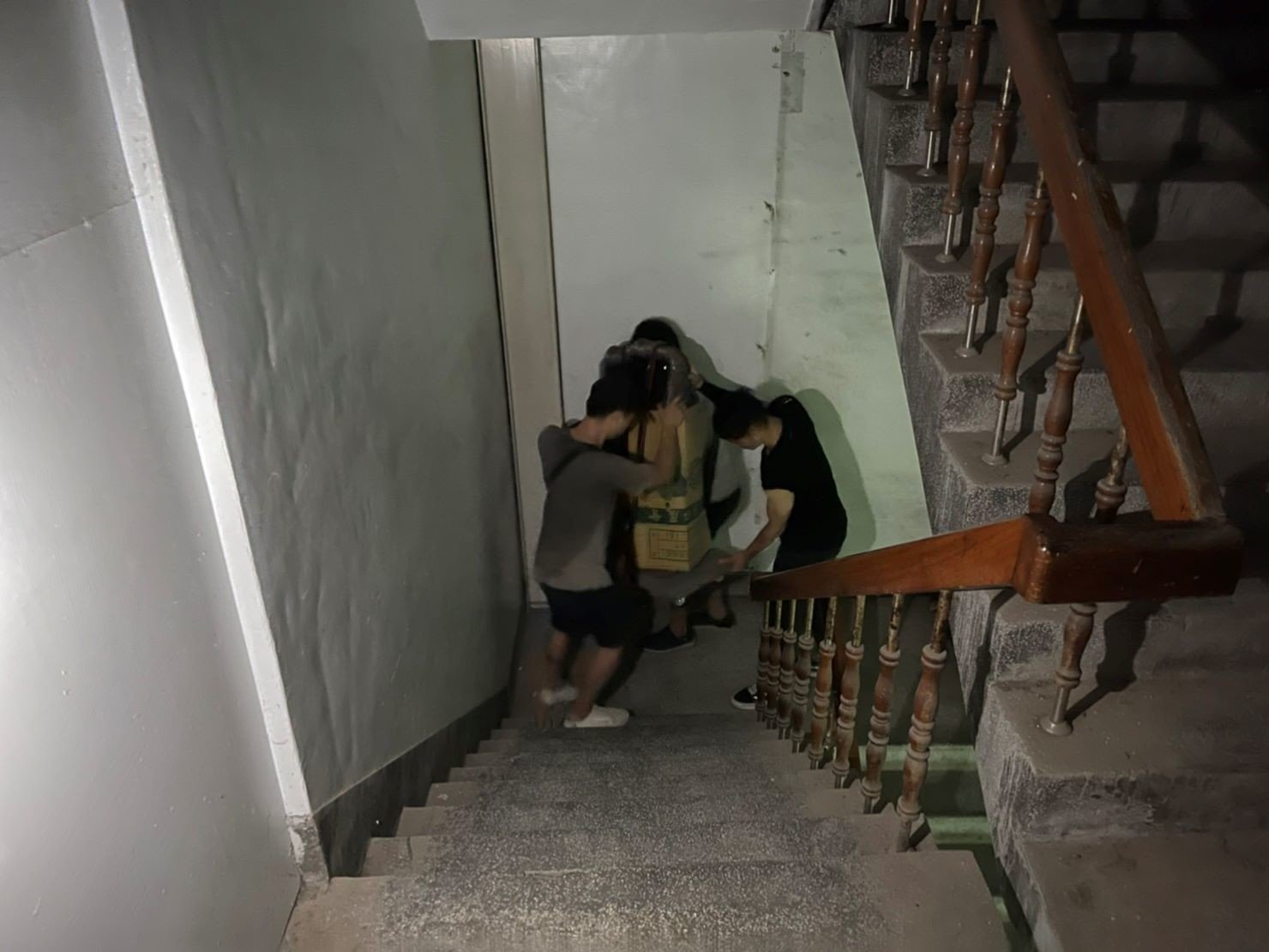 搬工計時、人工搬運、搬水晶洞【榮福搬家公司】特殊重物搬運、專搬重物、人力搬運、搬家首選、口碑第一、精搬金庫、搬保險櫃、精搬魚缸、跨縣市搬家、床墊搬運、搬床組、搬洗衣機、冰箱搬運、搬家具、搬展示木櫃、搬大理石桌、搬大型茶几、石墩搬運、搬置物櫃辦公桌、搬個人活動櫃、石頭搬運、搬神明桌、木製家具搬運、吊掛搬運、吊家具搬運、家庭搬家、辦公室遷移、公司行號搬遷、同棟不同樓層搬運、桃園搬家公司推薦、南港搬家、基隆搬家、新北搬家公司推薦、台北搬家公司推薦:大台北搬家,精緻包裝搬運「細膩包裝、專業搬運、用心服務、以客為尊」是榮福搬家公司的宗旨與精神。歡迎立即來電02-2651-2727專人服務。 搬工計時、人工搬運、搬水晶洞【榮福搬家公司】特殊重物搬運、專搬重物、人力搬運、搬家首選、口碑第一、精搬金庫、搬保險櫃、精搬魚缸、跨縣市搬家、床墊搬運、搬床組、搬洗衣機、冰箱搬運、搬家具、搬展示木櫃、搬大理石桌、搬大型茶几、石墩搬運、搬置物櫃辦公桌、搬個人活動櫃、石頭搬運、搬神明桌、木製家具搬運、吊掛搬運、吊家具搬運、家庭搬家、辦公室遷移、公司行號搬遷、同棟不同樓層搬運、桃園搬家公司推薦、南港搬家、基隆搬家、新北搬家公司推薦、台北搬家公司推薦:大台北搬家,精緻包裝搬運「細膩包裝、專業搬運、用心服務、以客為尊」是榮福搬家公司的宗旨與精神。歡迎立即來電02-2651-2727專人服務。