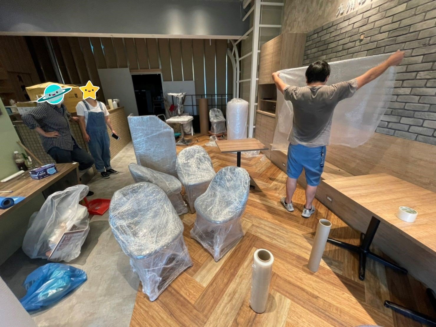 【榮福搬家】餐飲集團撤櫃、百貨撤櫃、百貨餐飲撤櫃、撤櫃暫放倉儲、餐飲設備暫放倉儲、訂製餐桌椅精緻包裝、營業用冰箱精緻包裝、營業用冰箱暫放倉儲、中島展示櫃精緻包裝、工作檯包裝,工作桌、長桌吧檯,台北搬家公司推薦:大台北搬家,精緻包裝搬運「細膩包裝、專業搬運、用心服務、以客為尊」是榮福搬家公司的宗旨與精神。歡迎立即來電02-2651-2727專人服務。 【榮福搬家】餐飲集團撤櫃、百貨撤櫃、百貨餐飲撤櫃、撤櫃暫放倉儲、餐飲設備暫放倉儲、訂製餐桌椅精緻包裝、營業用冰箱精緻包裝、營業用冰箱暫放倉儲、中島展示櫃精緻包裝、工作檯包裝,工作桌、長桌吧檯,台北搬家公司推薦:大台北搬家,精緻包裝搬運「細膩包裝、專業搬運、用心服務、以客為尊」是榮福搬家公司的宗旨與精神。歡迎立即來電02-2651-2727專人服務。