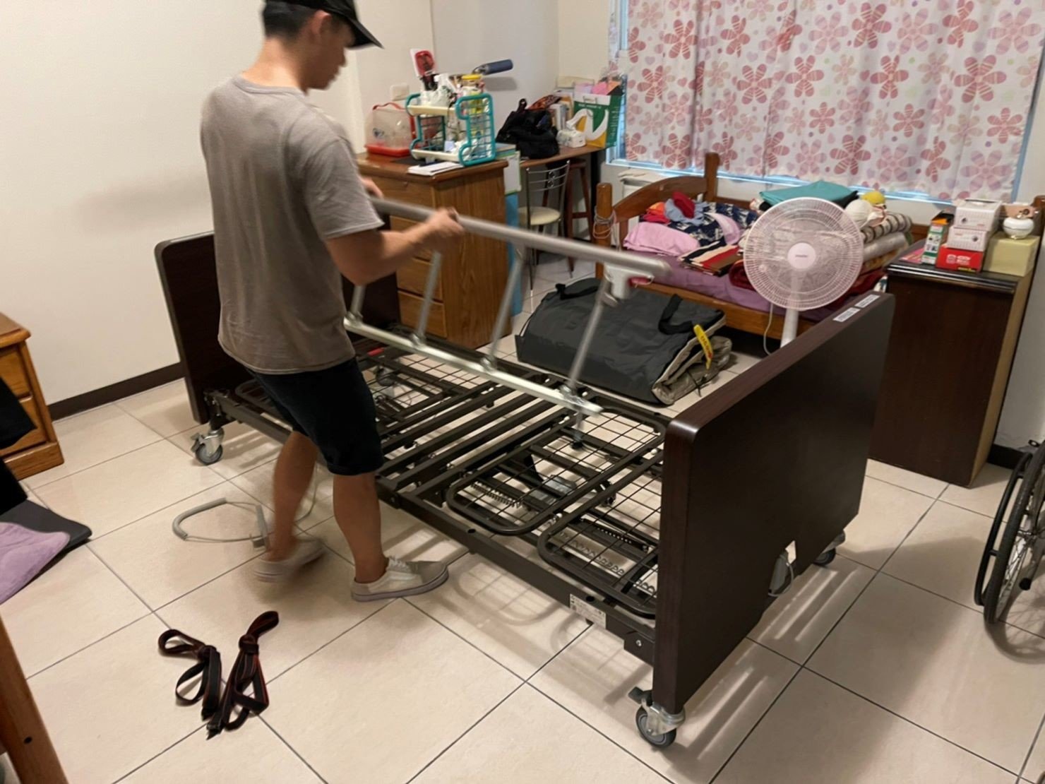 單件重物搬運、搬醫療床、搬重物【榮福搬家公司】搬電動床、搬醫療電動床、居家照護電動床搬運、搬大理石桌、搬實木家具、雕刻藝術品搬運、搬按摩椅、搬水晶洞、搬洗衣機、搬披薩窯、精搬金庫、搬保險櫃、精搬魚缸、精搬鋼琴、跨縣市搬家、同棟不同樓層搬運、搬工計時、人力搬運、搬運、搬床墊、搬queen size床、搬冰箱、搬家具、單件家具運送、家具搬運費用、家具拆裝、搬家首選、吊掛搬運、吊家具搬運、特殊重物搬運、專搬重物、新北搬家推薦、搬家公司、基隆搬家、南港搬家、桃園搬家公司、台北搬家公司推薦:大台北搬家,精緻包裝搬運「細膩包裝、專業搬運、用心服務、以客為尊」是榮福搬家公司的宗旨與精神。歡迎立即來電02-2651-2727專人服務。 單件重物搬運、搬醫療床、搬重物【榮福搬家公司】搬電動床、搬醫療電動床、居家照護電動床搬運、搬大理石桌、搬實木家具、雕刻藝術品搬運、搬按摩椅、搬水晶洞、搬洗衣機、搬披薩窯、精搬金庫、搬保險櫃、精搬魚缸、精搬鋼琴、跨縣市搬家、同棟不同樓層搬運、搬工計時、人力搬運、搬運、搬床墊、搬queen size床、搬冰箱、搬家具、單件家具運送、家具搬運費用、家具拆裝、搬家首選、吊掛搬運、吊家具搬運、特殊重物搬運、專搬重物、新北搬家推薦、搬家公司、基隆搬家、南港搬家、桃園搬家公司、台北搬家公司推薦:大台北搬家,精緻包裝搬運「細膩包裝、專業搬運、用心服務、以客為尊」是榮福搬家公司的宗旨與精神。歡迎立即來電02-2651-2727專人服務。