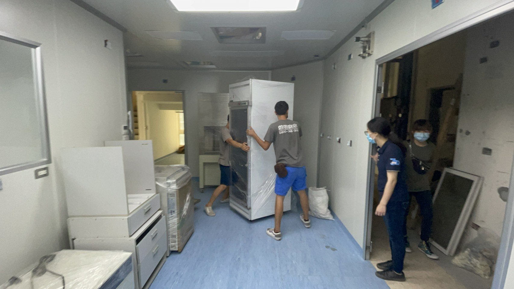特殊重物搬運、專搬重物、特殊搬運、搬生醫設備【榮福搬家公司】搬披薩窯、精搬金庫、搬保險櫃、鋼琴搬運、按摩椅搬運、搬醫療床、電動床搬運、精搬魚缸、搬魚缸、跨縣市搬家、搬工計時、人工搬運、搬直立式冷凍櫃、搬超低溫冰箱、負86度超低溫冰箱搬運、營業用冰箱搬運、搬機械設備、各式機台搬運、精密儀器、臥室工作檯冰箱、實驗室設備、廚房大型設備搬運、搬營業用製冰機、烘焙設備搬運、搬營業用烤箱、廠房遷移、店面搬遷,實驗室搬遷、搬家首選、吊車吊掛搬運、吊家具搬運、台北搬家公司推薦:大台北搬家,精緻包裝搬運「細膩包裝、專業搬運、用心服務、以客為尊」是榮福搬家公司的宗旨與精神。歡迎立即來電02-2651-2727專人服務。 特殊重物搬運、專搬重物、特殊搬運、搬生醫設備【榮福搬家公司】搬披薩窯、精搬金庫、搬保險櫃、鋼琴搬運、按摩椅搬運、搬醫療床、電動床搬運、精搬魚缸、搬魚缸、跨縣市搬家、搬工計時、人工搬運、搬直立式冷凍櫃、搬超低溫冰箱、負86度超低溫冰箱搬運、營業用冰箱搬運、搬機械設備、各式機台搬運、精密儀器、臥室工作檯冰箱、實驗室設備、廚房大型設備搬運、搬營業用製冰機、烘焙設備搬運、搬營業用烤箱、廠房遷移、店面搬遷,實驗室搬遷、搬家首選、吊車吊掛搬運、吊家具搬運、台北搬家公司推薦:大台北搬家,精緻包裝搬運「細膩包裝、專業搬運、用心服務、以客為尊」是榮福搬家公司的宗旨與精神。歡迎立即來電02-2651-2727專人服務。