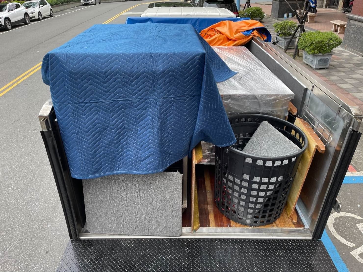 店面搬遷、搬家公司推薦、台北搬家推薦【榮福搬家公司】南港搬家、桃園搬家公司推薦、新北搬家公司推薦、企業搬運服務、搬生財器具、廠房遷移、公司行號搬遷、政府機關搬遷、百貨專櫃遷移、學校單位搬遷、廚房設備搬運、營業用冰箱搬運、廚具搬運、重物搬運、家庭搬家、雜貨店遷移、搬工、搬運開放式冰箱、搬家車、搬大冰箱、搬遷,針對顧客都秉持以用心實在專業搬家技巧,搬家實在用心值得您的信賴與選擇。歡迎來電咨詢02-2651-2727,榮福搬家有專員立即為您服務。 店面搬遷、搬家公司推薦、台北搬家推薦【榮福搬家公司】南港搬家、桃園搬家公司推薦、新北搬家公司推薦、企業搬運服務、搬生財器具、廠房遷移、公司行號搬遷、政府機關搬遷、百貨專櫃遷移、學校單位搬遷、廚房設備搬運、營業用冰箱搬運、廚具搬運、重物搬運、家庭搬家、雜貨店遷移、搬工、搬運開放式冰箱、搬家車、搬大冰箱、搬遷,針對顧客都秉持以用心實在專業搬家技巧,搬家實在用心值得您的信賴與選擇。歡迎來電咨詢02-2651-2727,榮福搬家有專員立即為您服務。